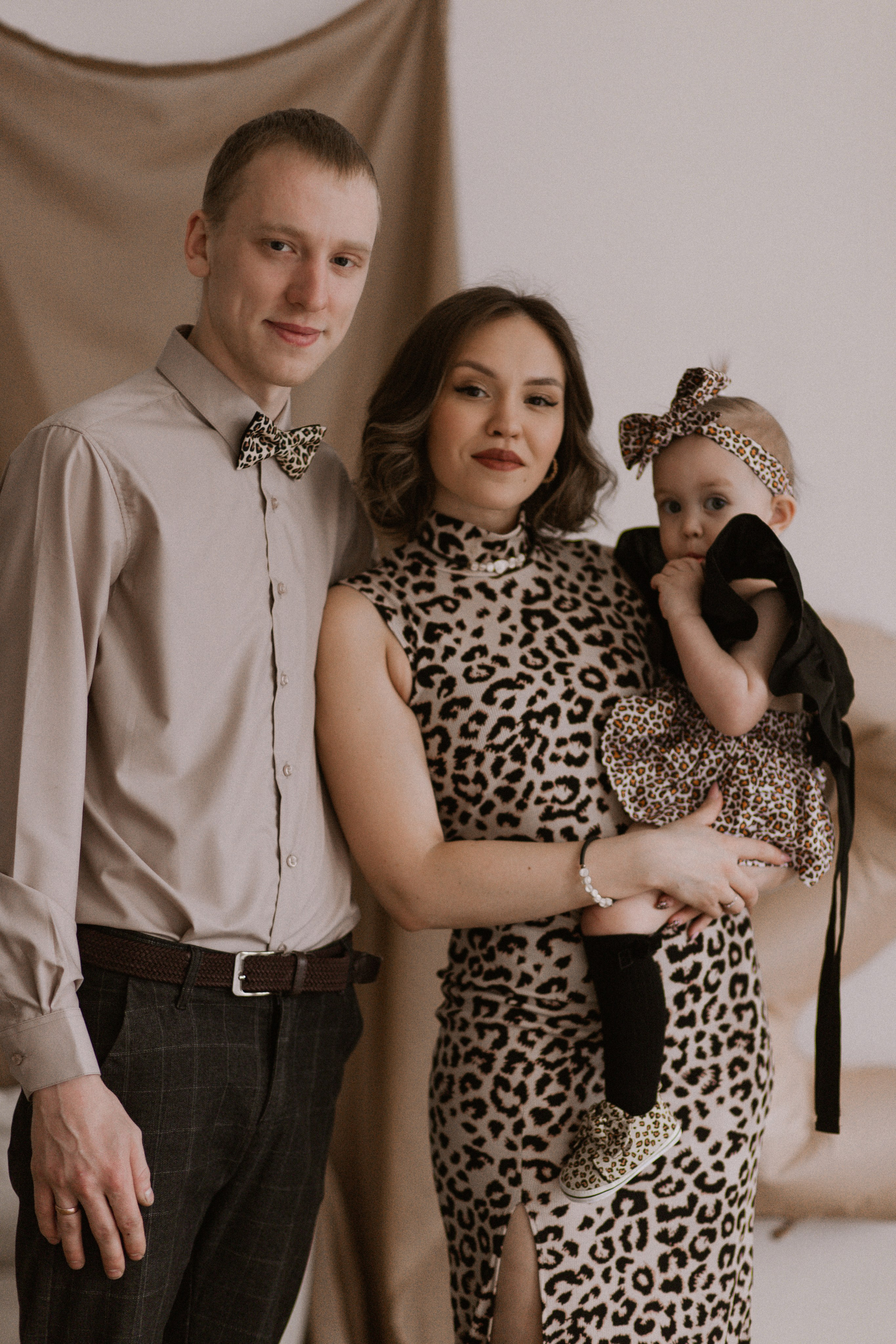 Олеся, Есения и Артём. Главная