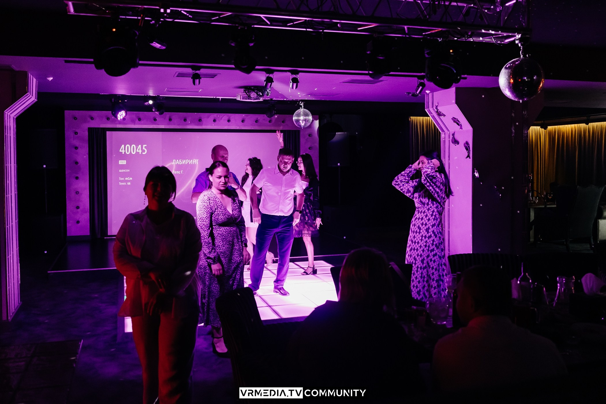 Выходные в караоке-баре «Volna»