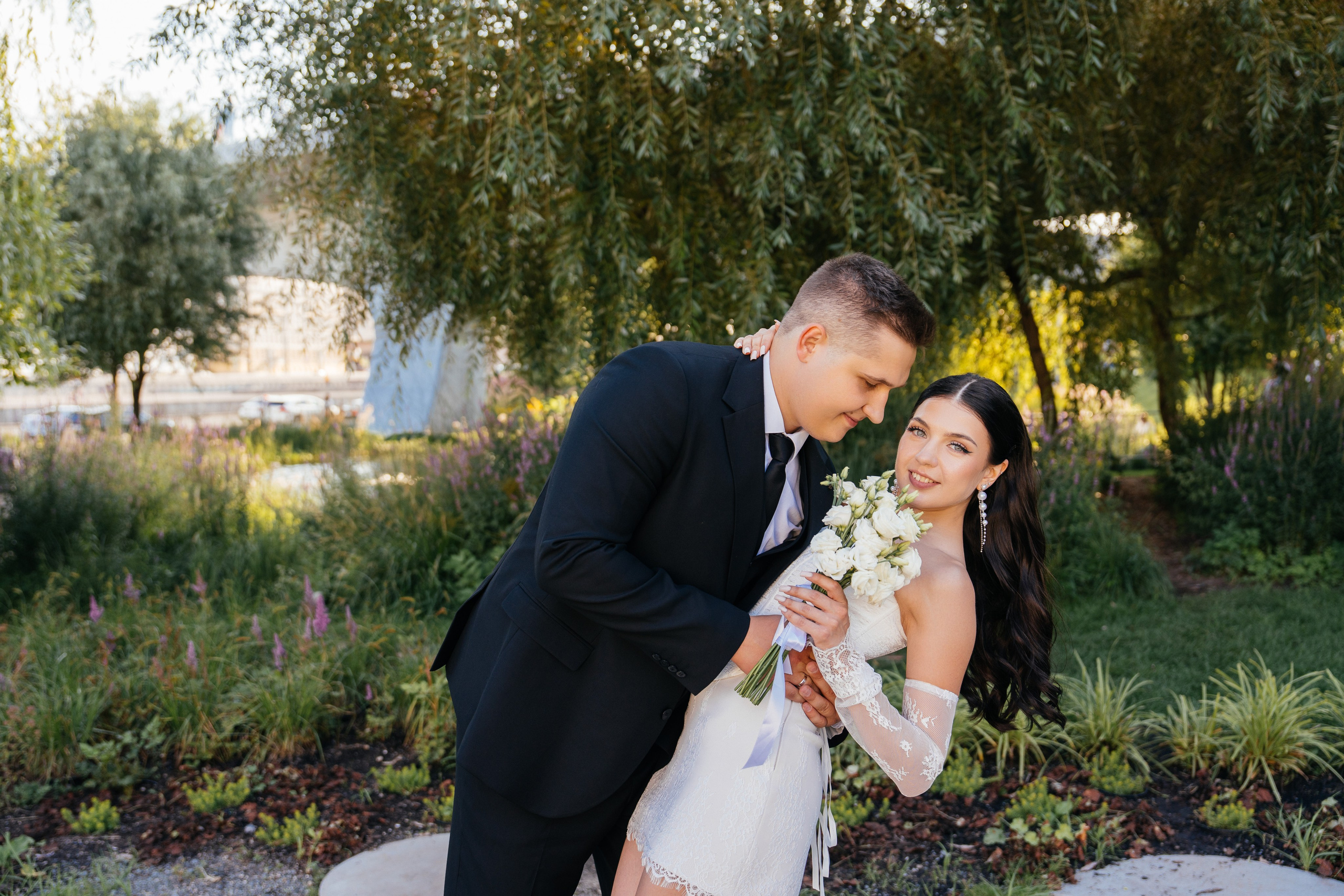 Свадебная фотосессия в Москве у высотки на Котельнической набережной. Свадебный фотограф в Москве Анна Полушина