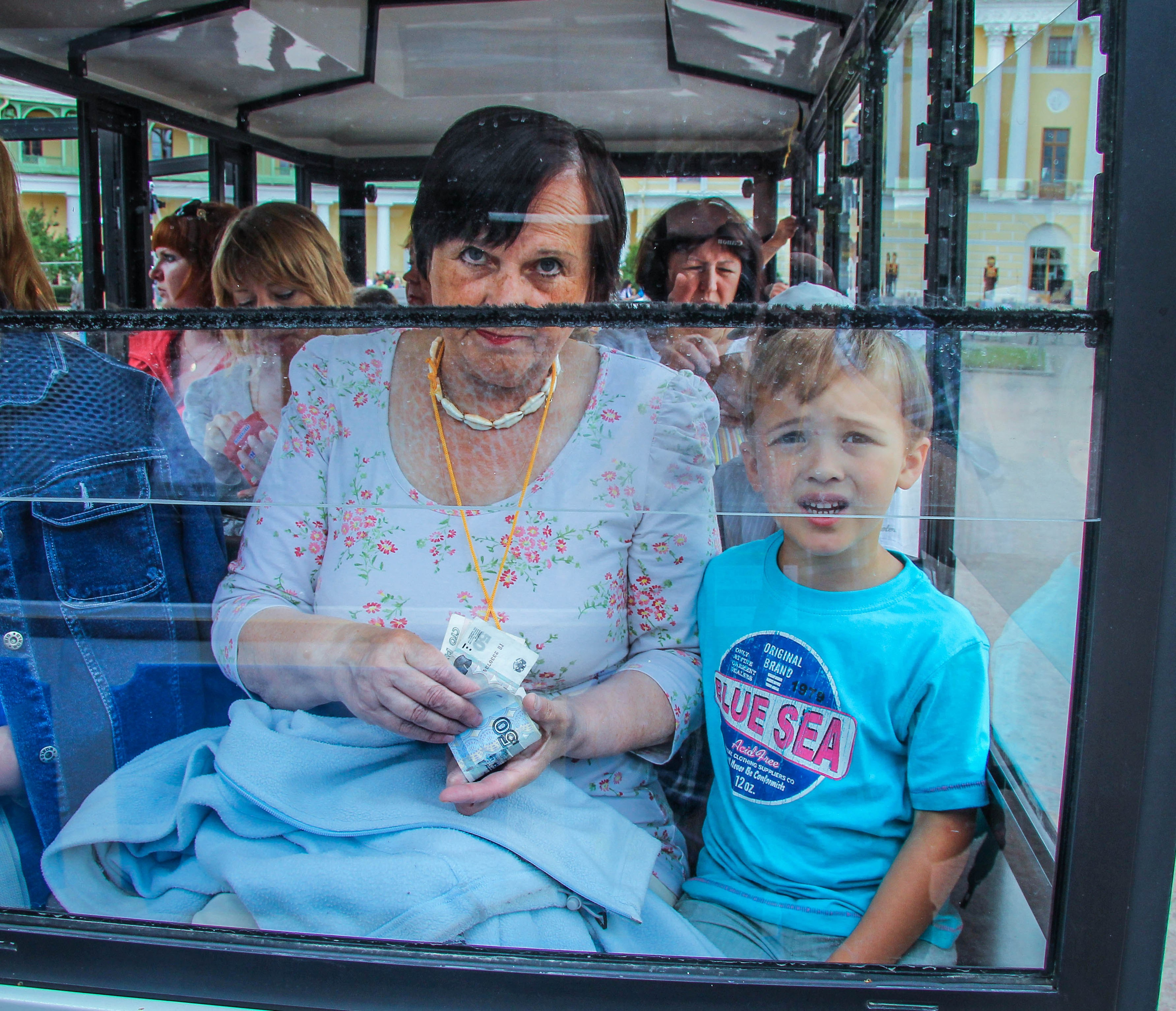 2013. Стрит-фотография, полная абсурда, идиотизма и красоты