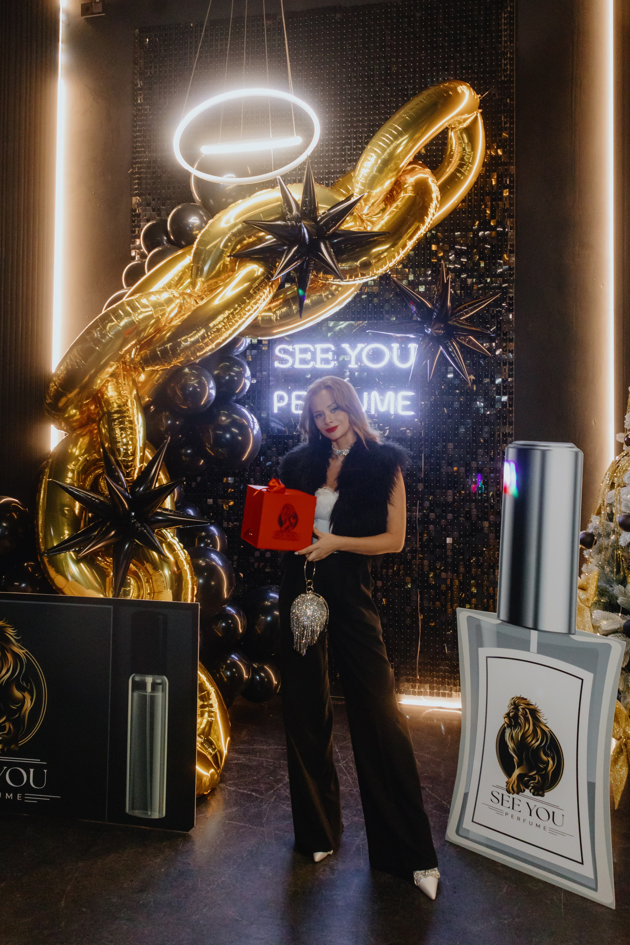 See `You Perfume. Фотограф в Москве и Санкт-Петербурге Дарина