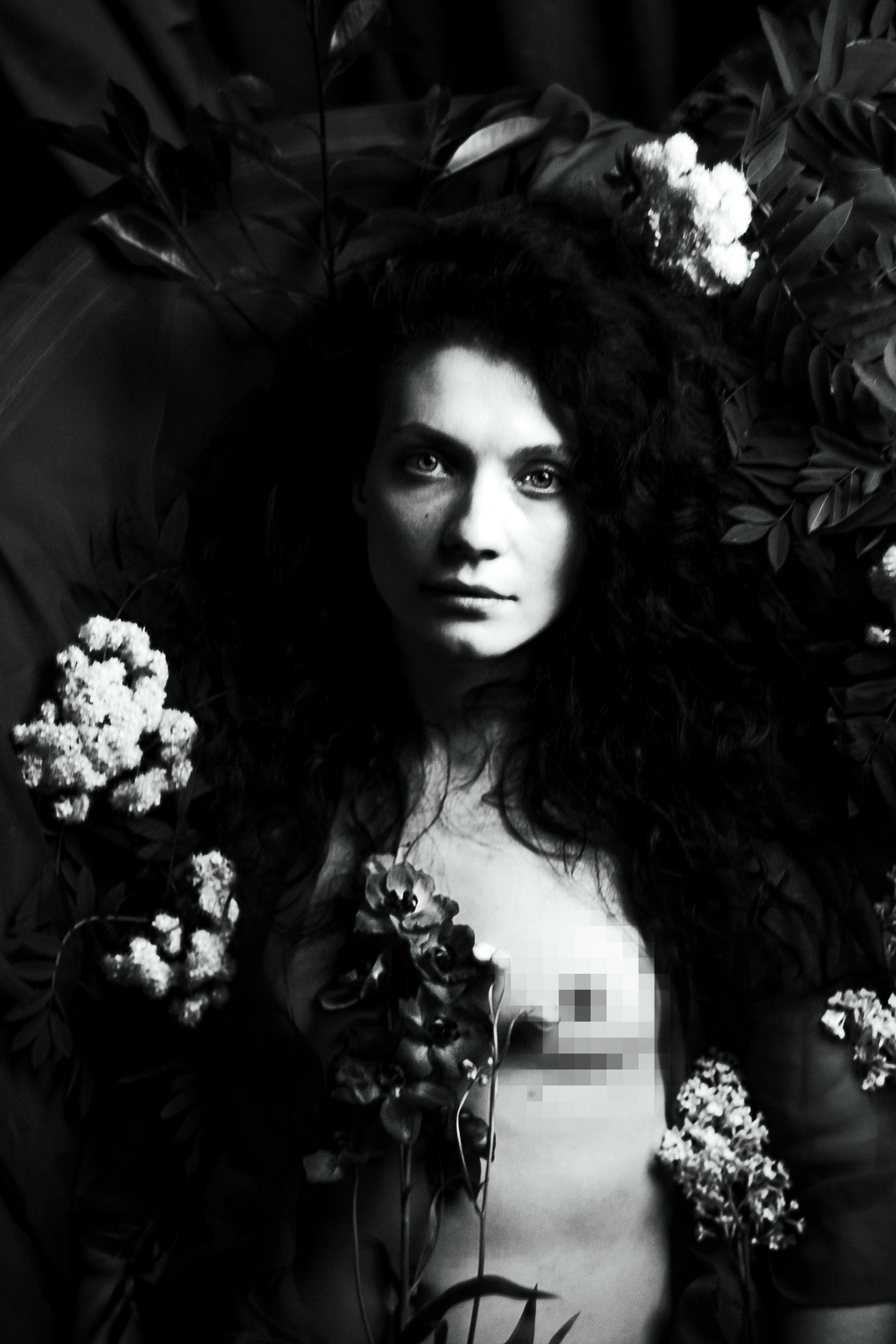 В цветах (18+). Фотограф в Москве Лера Юдина