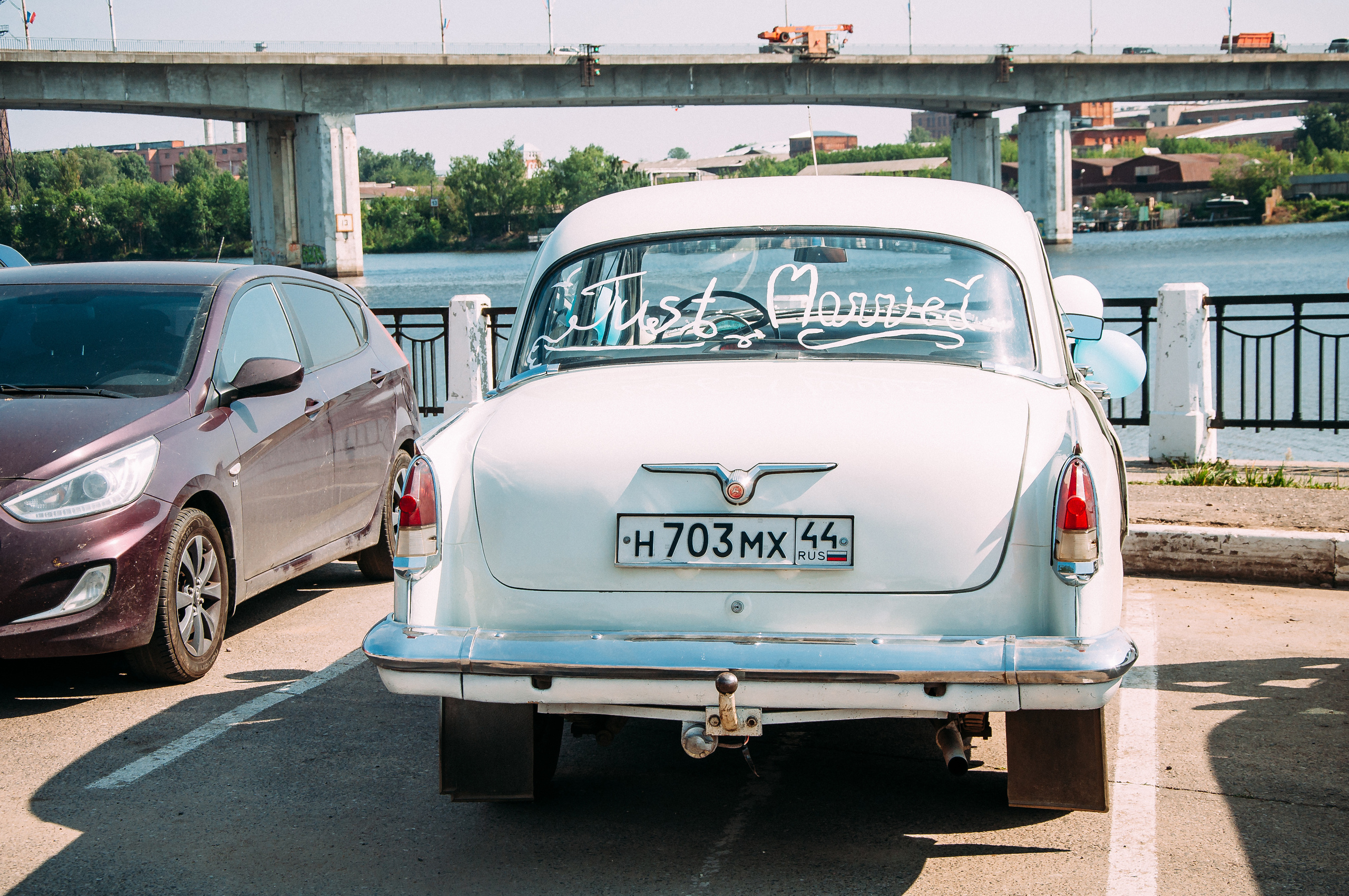 Вероника и Владимир. Прокат Аренда ретро автомобилей Волга ГАЗ 21  Кострома