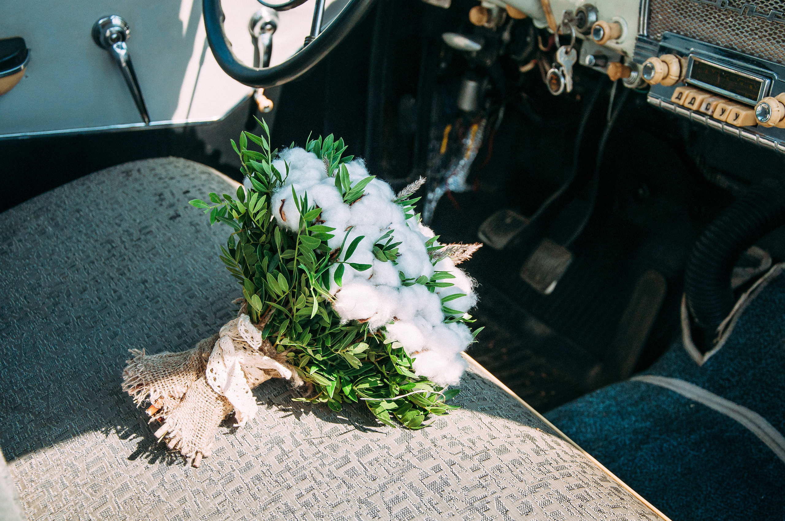 Вероника и Владимир. Прокат Аренда ретро автомобилей Волга ГАЗ 21  Кострома