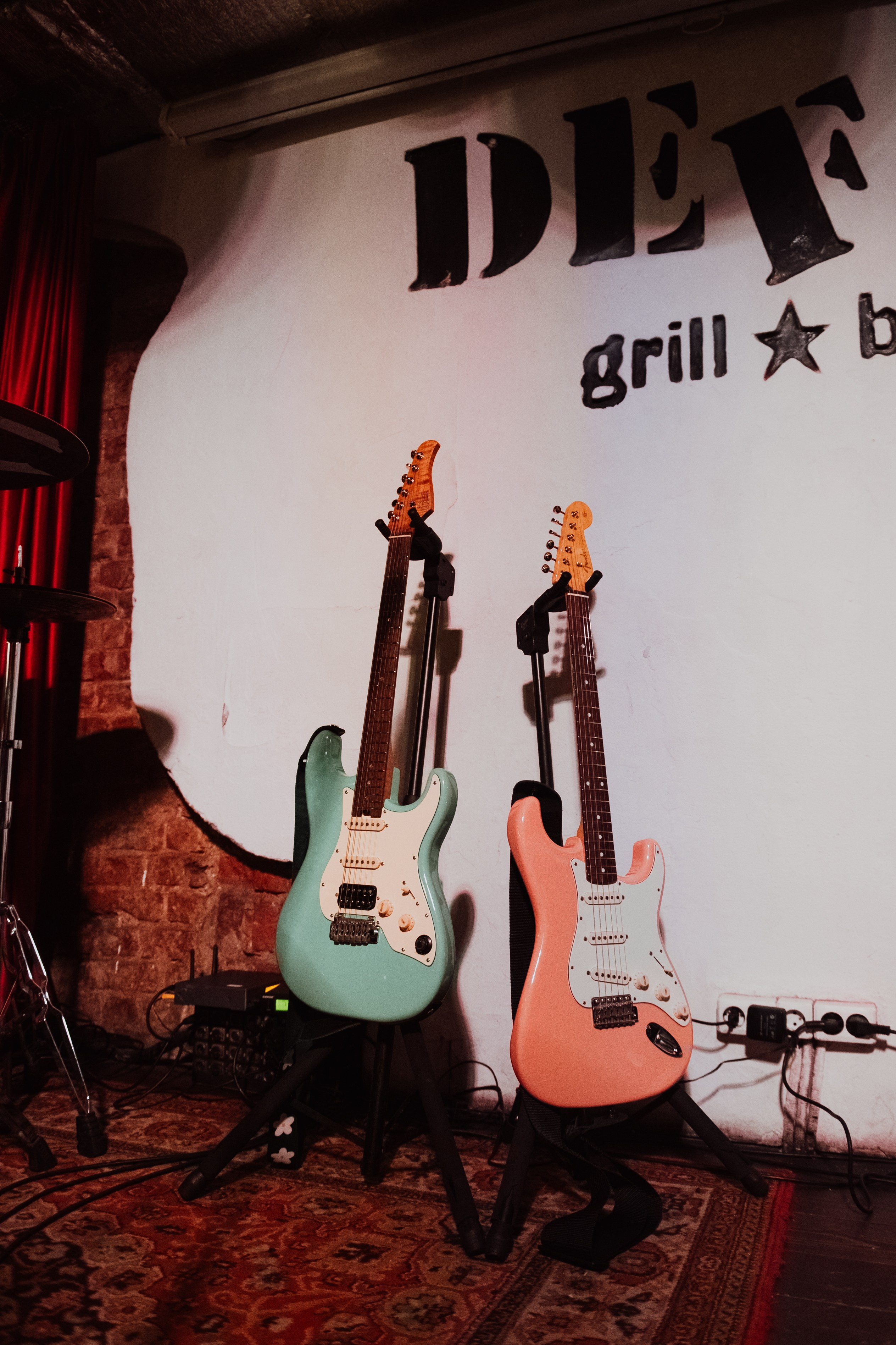 Концерт учеников Никиты Рукавицына в баре Defaqto