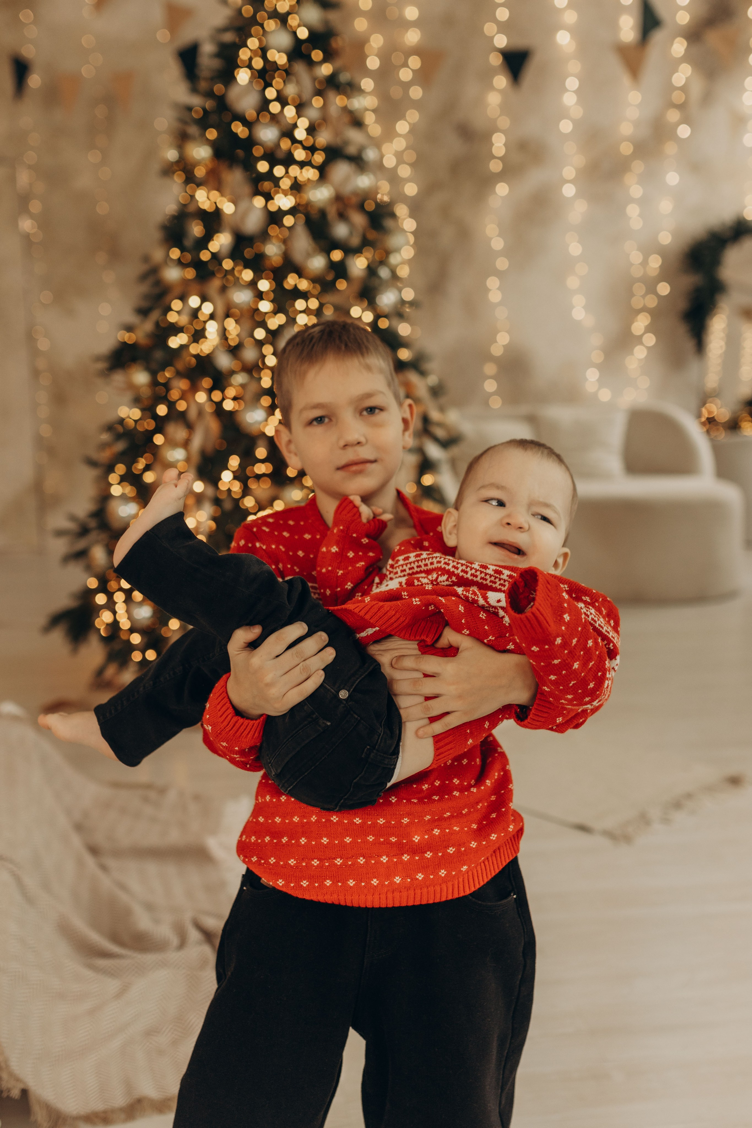 Яркий новый год мама и 2 сыночка. Фотограф в Ставрополе Svetlana Matveeva