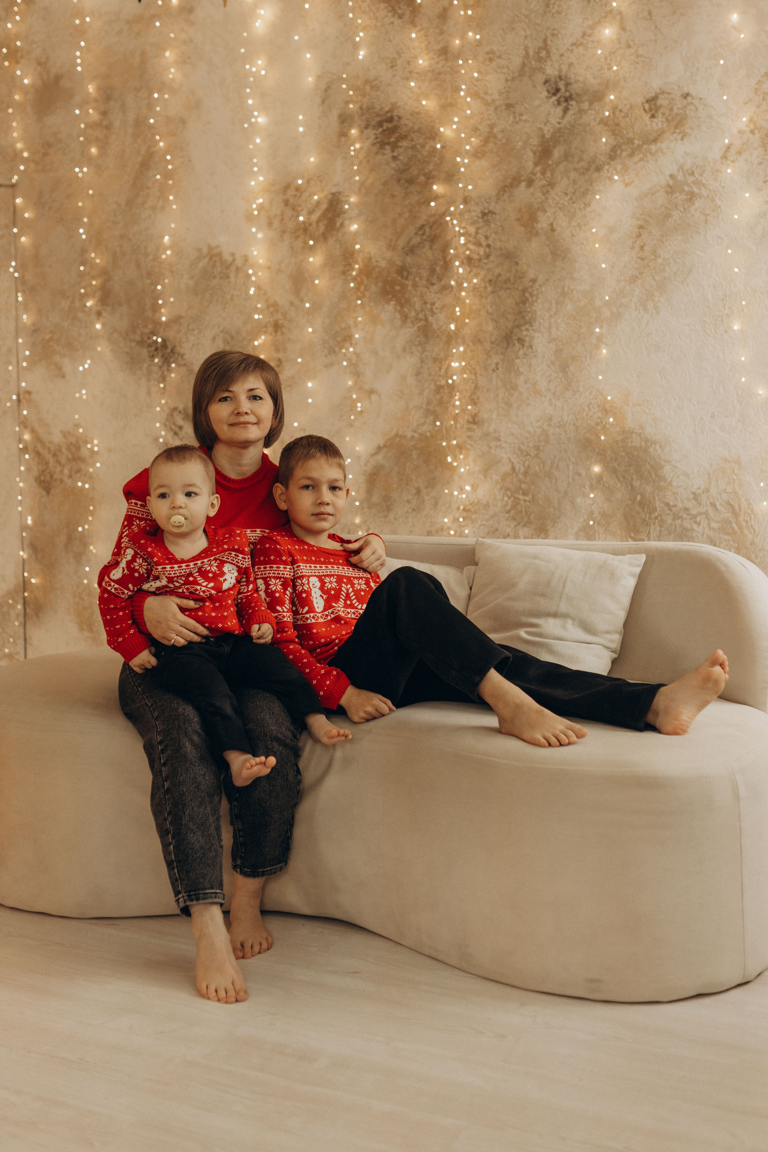 Яркий новый год мама и 2 сыночка. Фотограф в Ставрополе Svetlana Matveeva