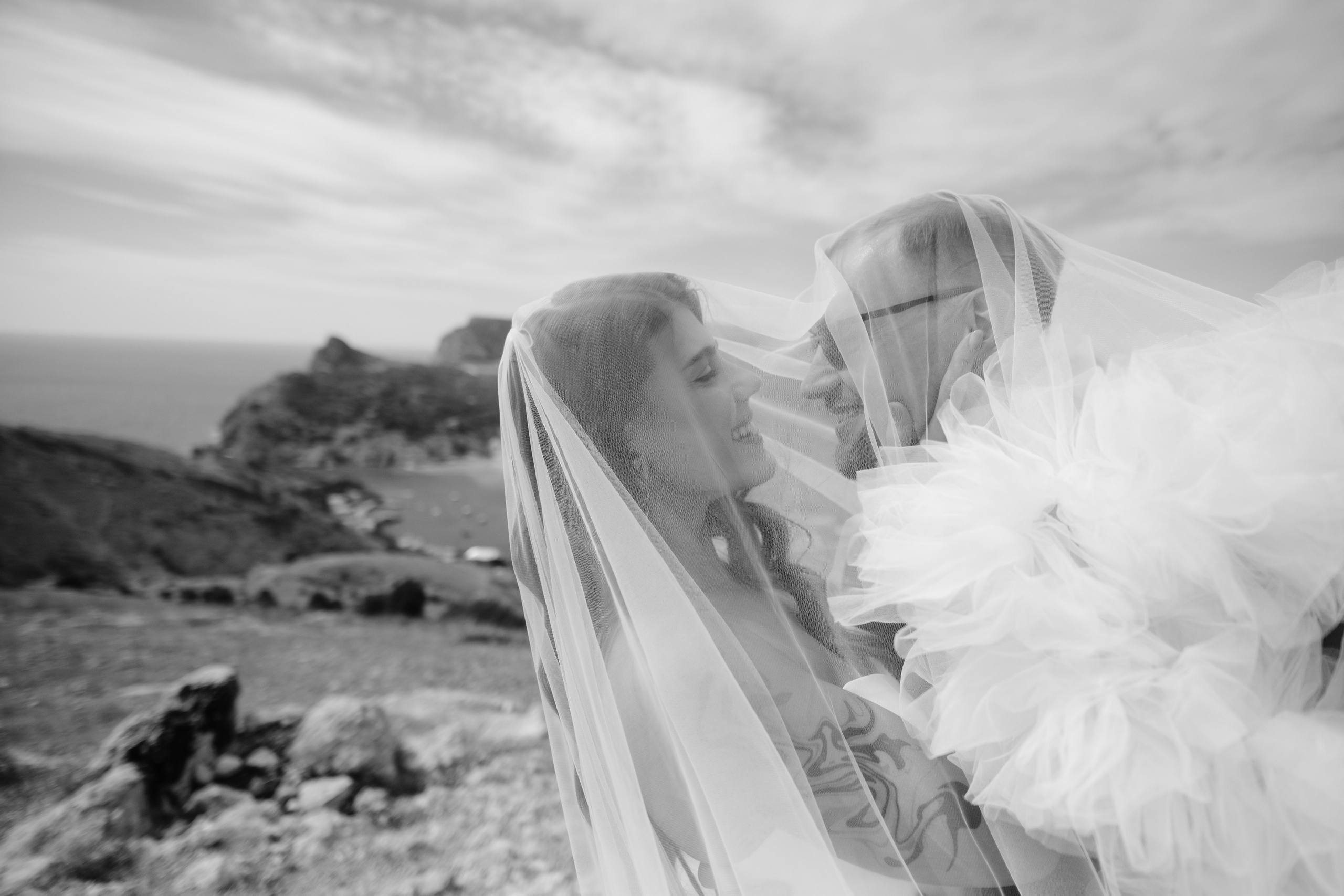 Дарья и Виктор в Балаклаве и на Фиоленте. Профессиональная фотосъемка в Крыму. Натуральные эмоции и живые кадры. Забронируйте дату прямо сейчас!