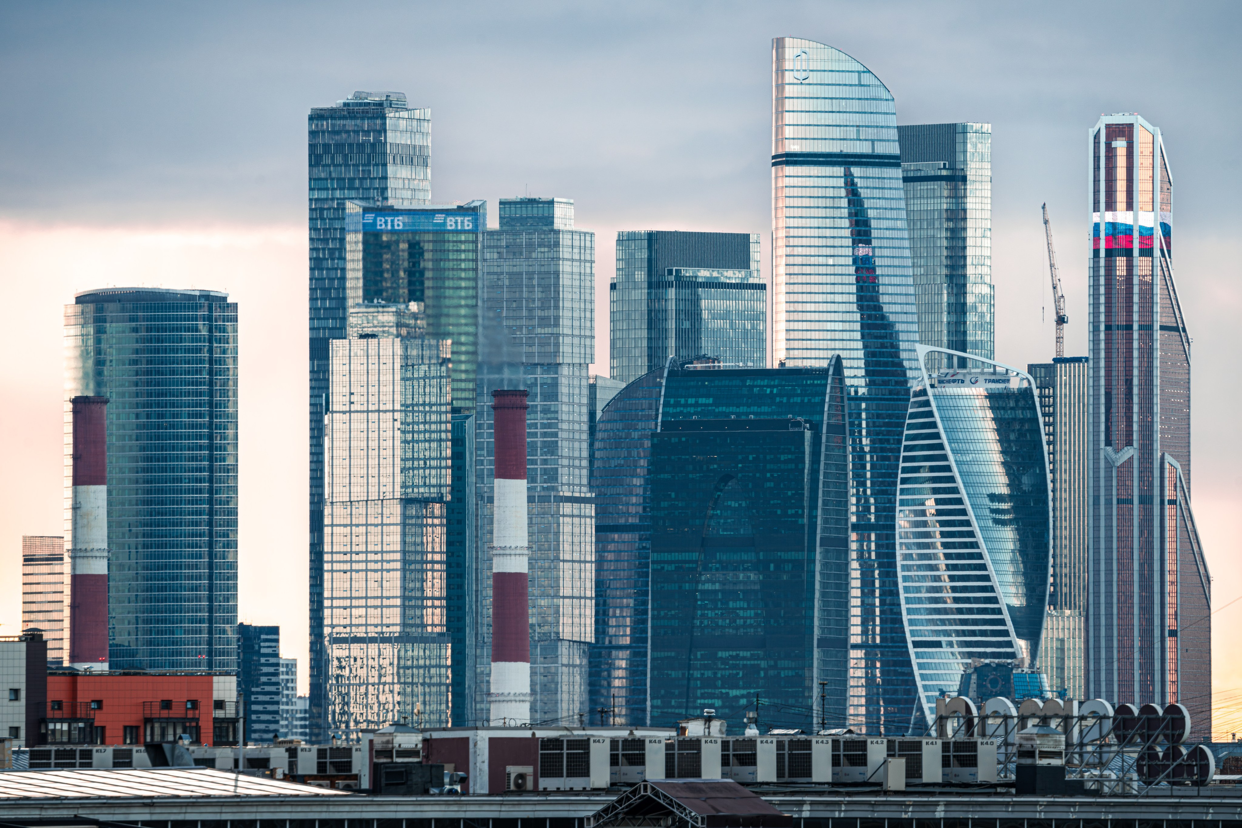 Москва-Сити днем крупным планом