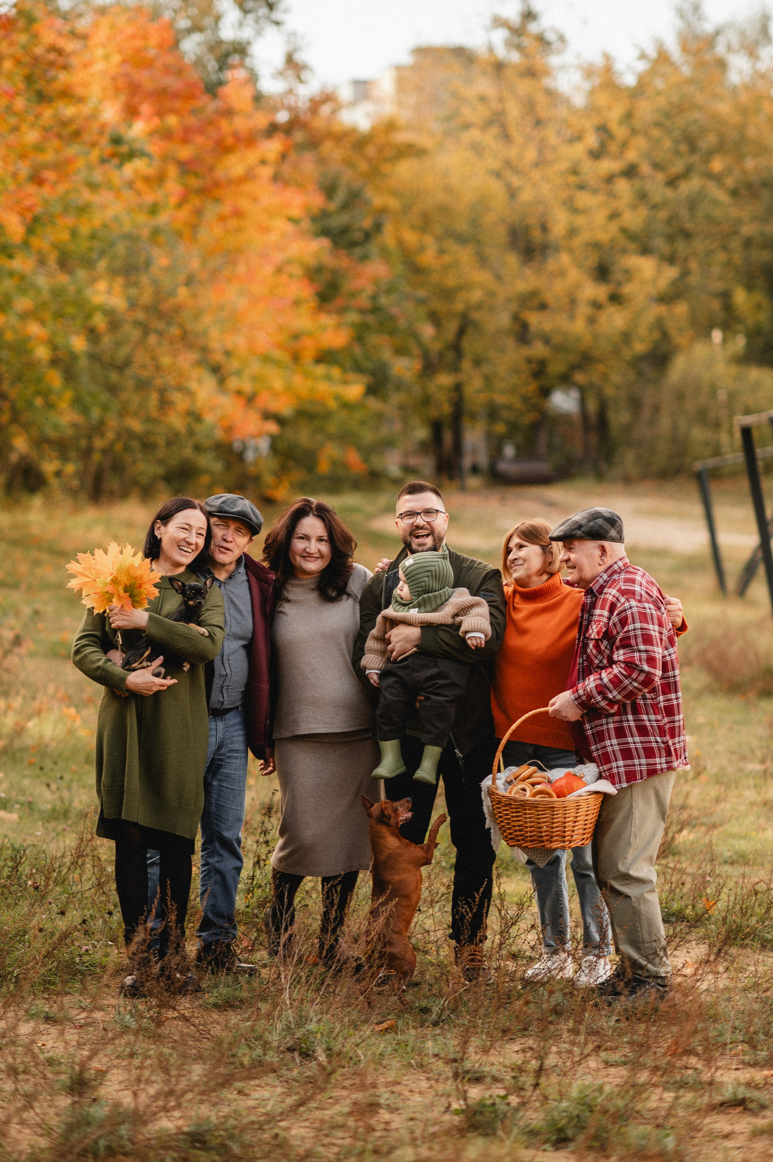 Осенняя фотосессия большой семьи в парке. Семейная фотосессия Бутово Москва фотограф Алина Морщагина