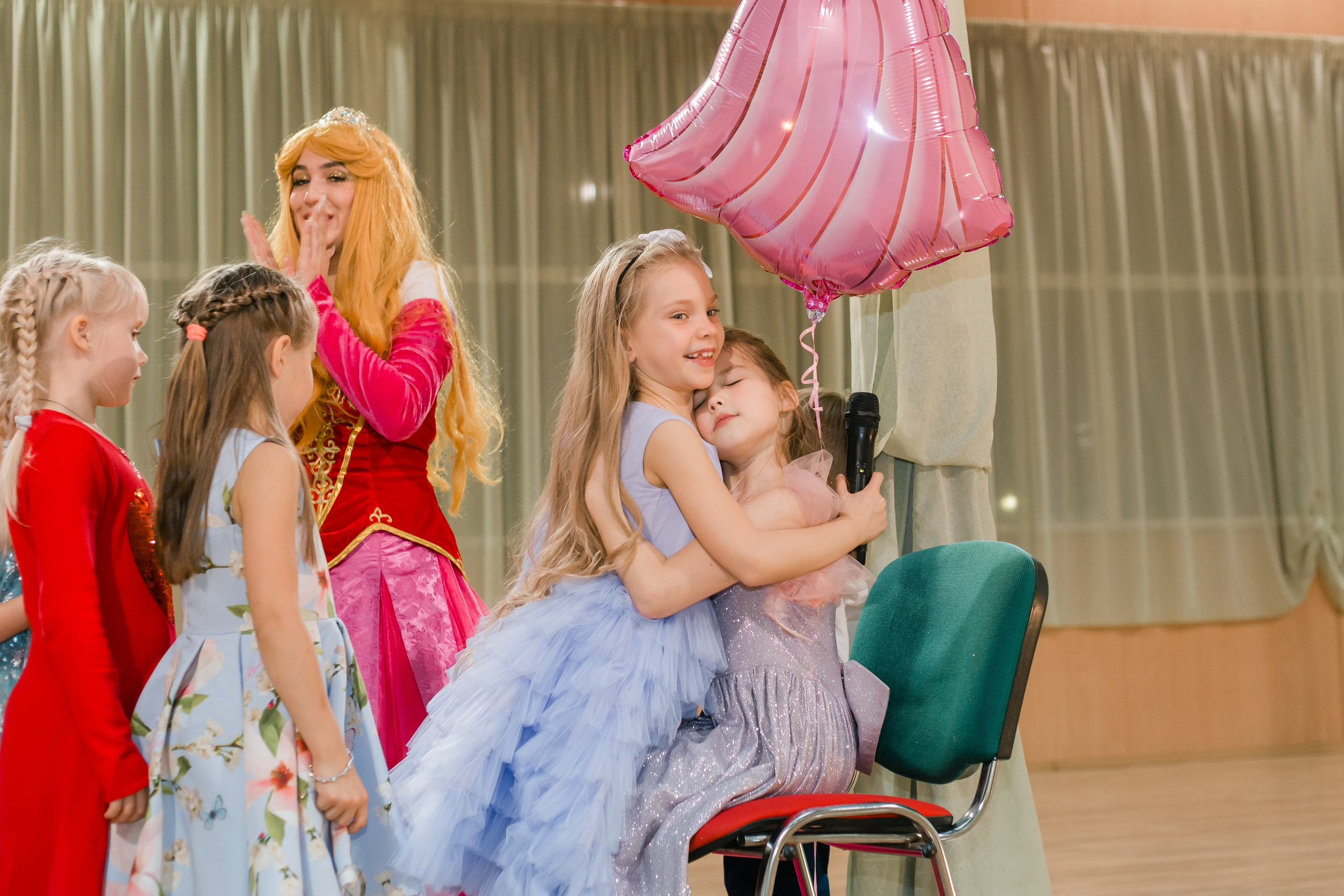 Фотосъемка детского дня рожденья. Видеосъемка и фотосъемка свадеб. Фотограф и оператор на свадьбу. Видеосъемка подкастов, собственная видео-фотостудии. Предметная фотосъемка