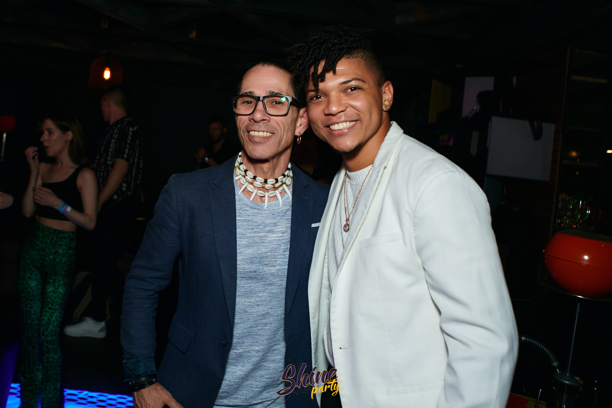 Shine party bachata. Свадебный фотограф