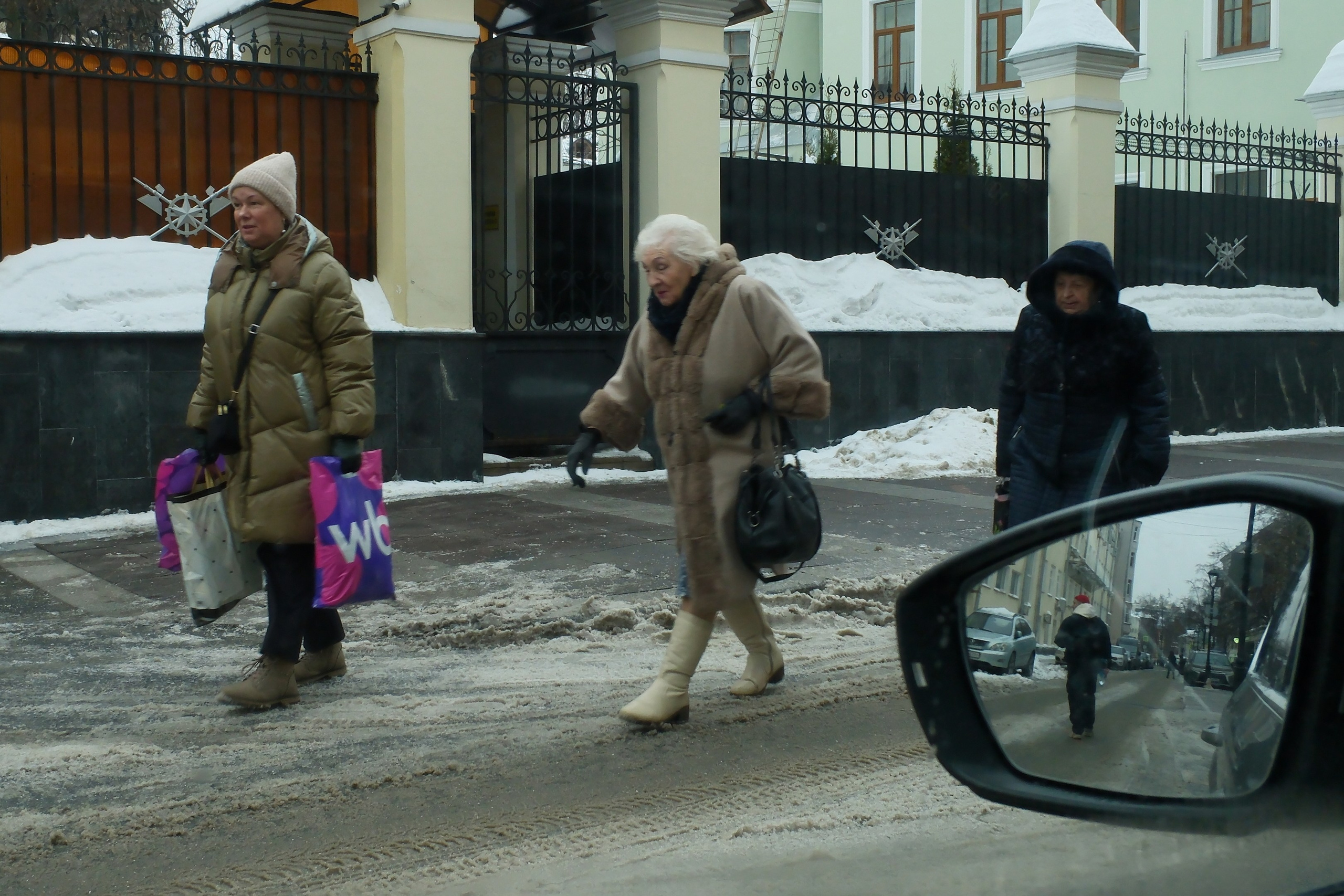 Улица, люди, жизнь…