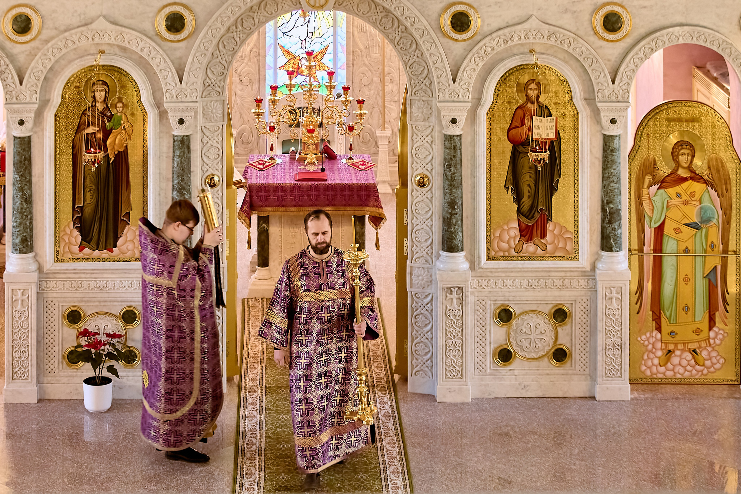 Фотографии Божественной Литургии в Неделю Крестопоклонную