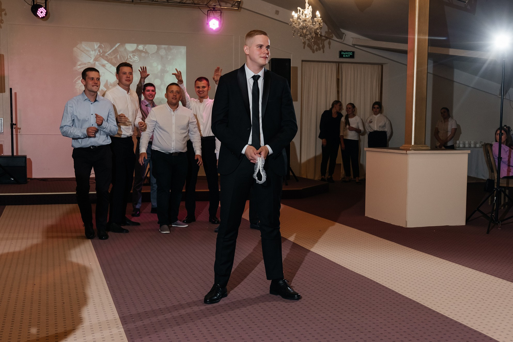 Свадебный фотограф — стильная и эмоциональная съемка вашего дня | Анна Кораблик. Свадебный фотограф в Екатеринбурге — заказ профессиональной фотосесии, все виды фотосъемки