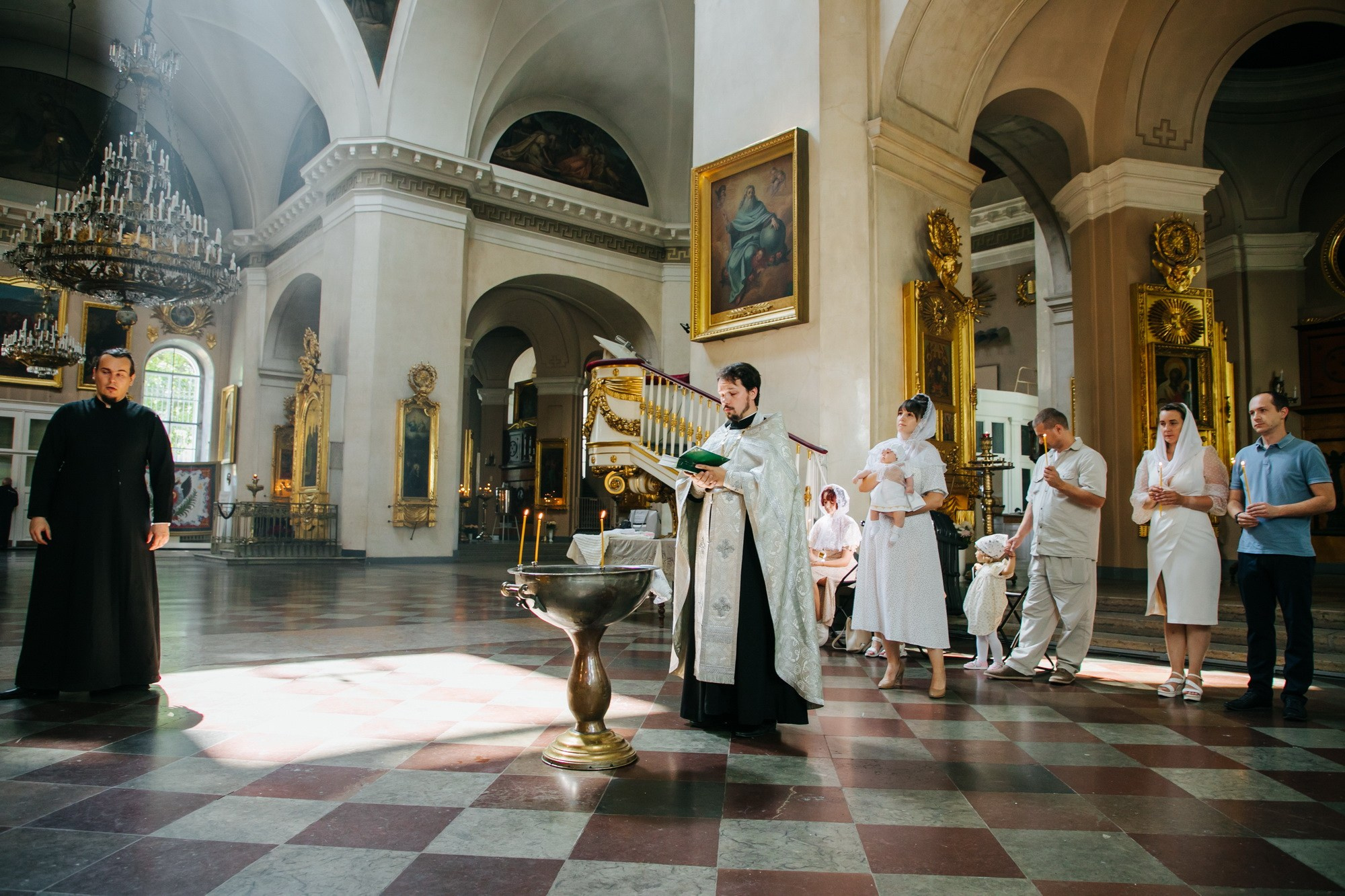Крещение малыша в Спасо Преображенском Соборе СПб. Фотограф крещение венчание в Петербурге! Помогает подобрать храм и посоветовал душевного батюшку в СПб