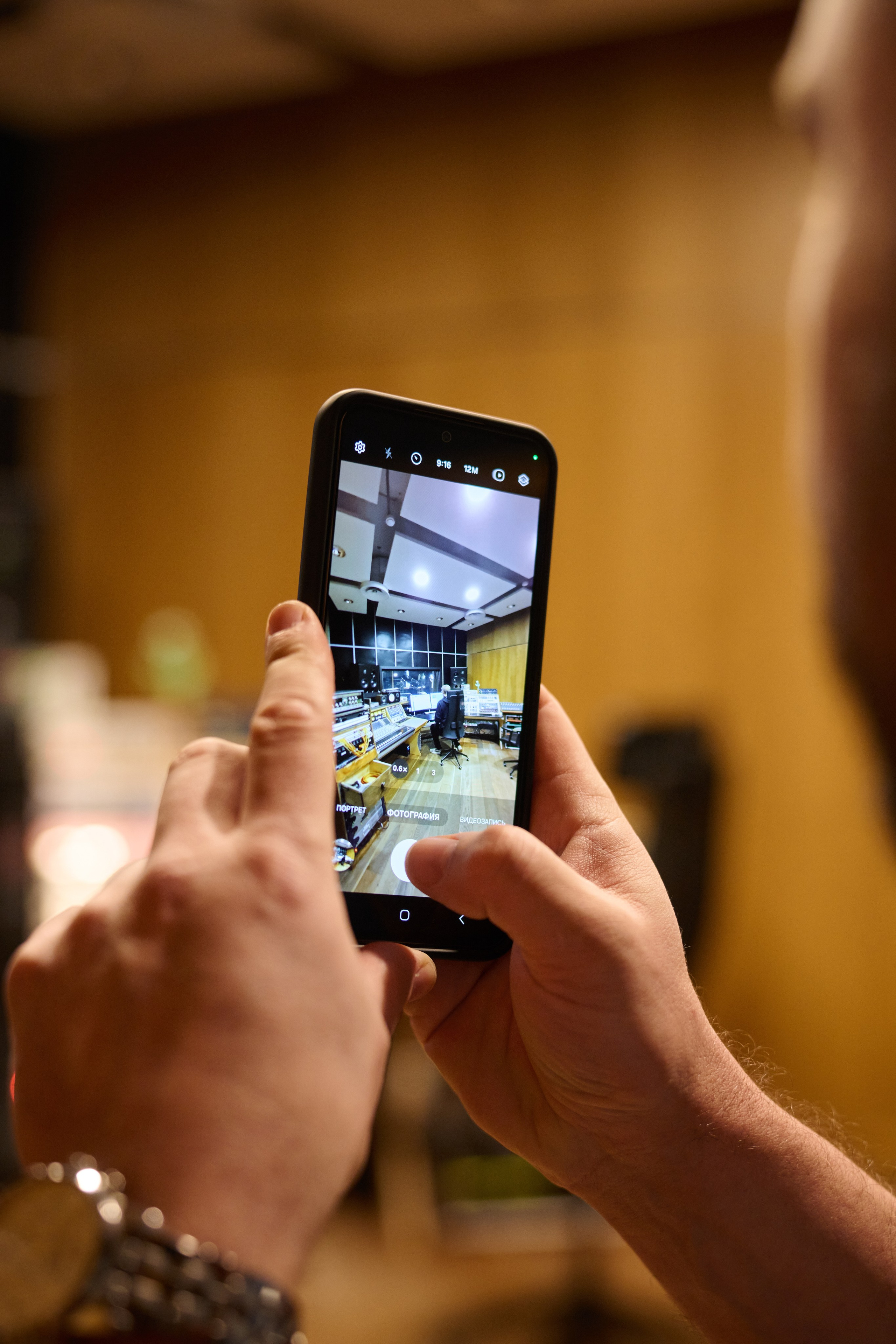 Запись трека для SQC Club Russia в студии Dobrolet. Профессиональная репортажная фотосъёмка мероприятий в Санкт-Петербурге