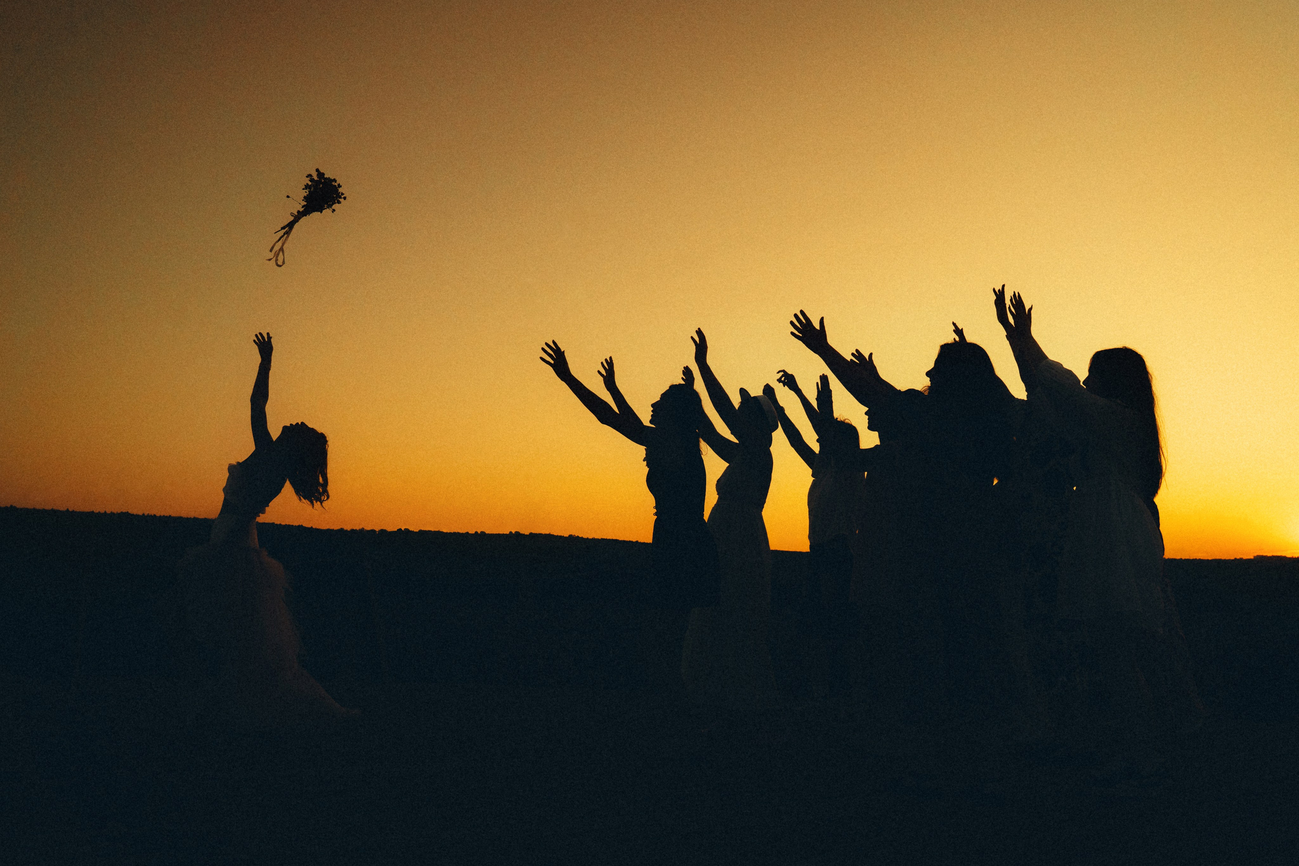 свадебный букет на закате