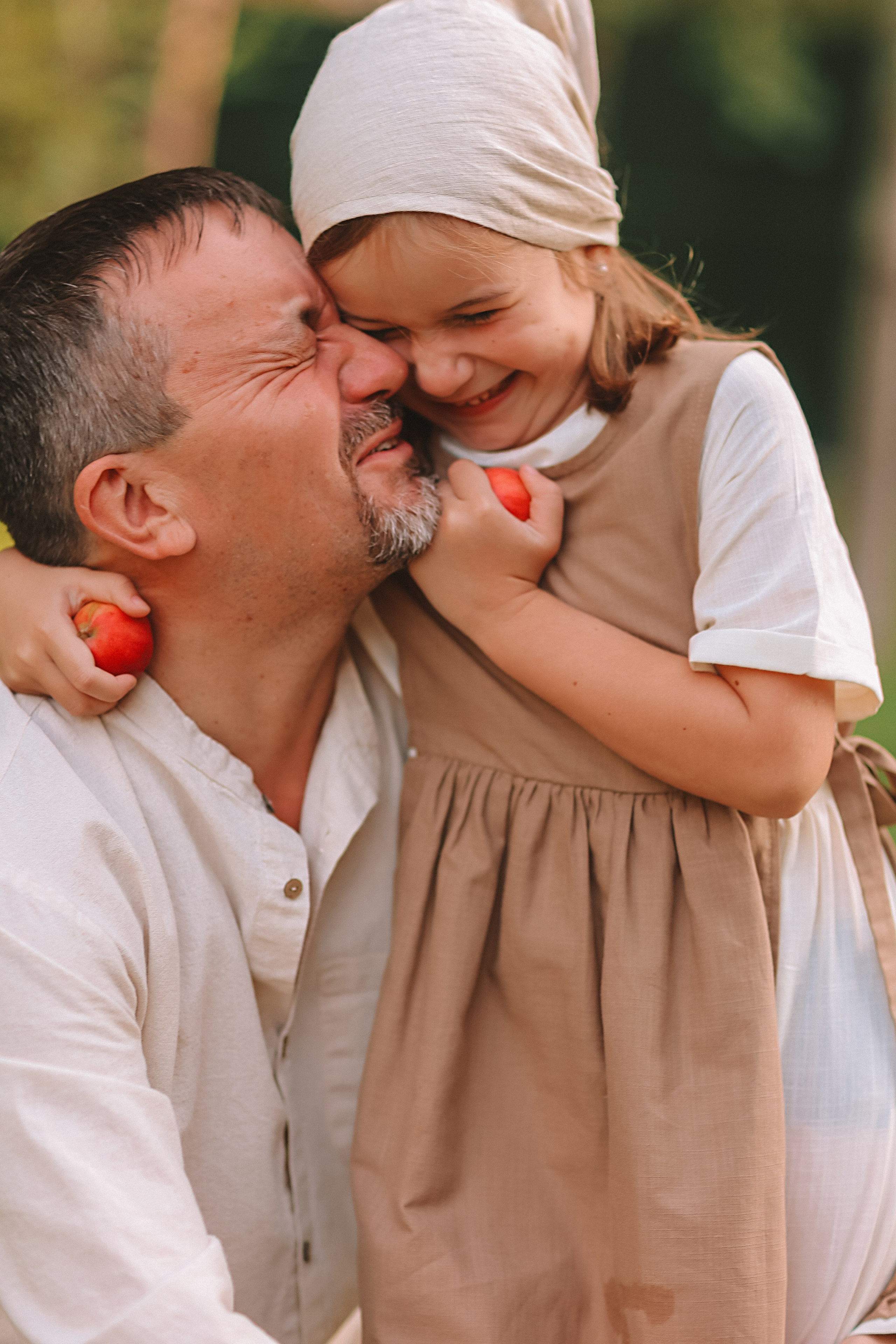 Стирка у дома. Семейный фотограф Тюмень, фотограф на роды Салмина Мария