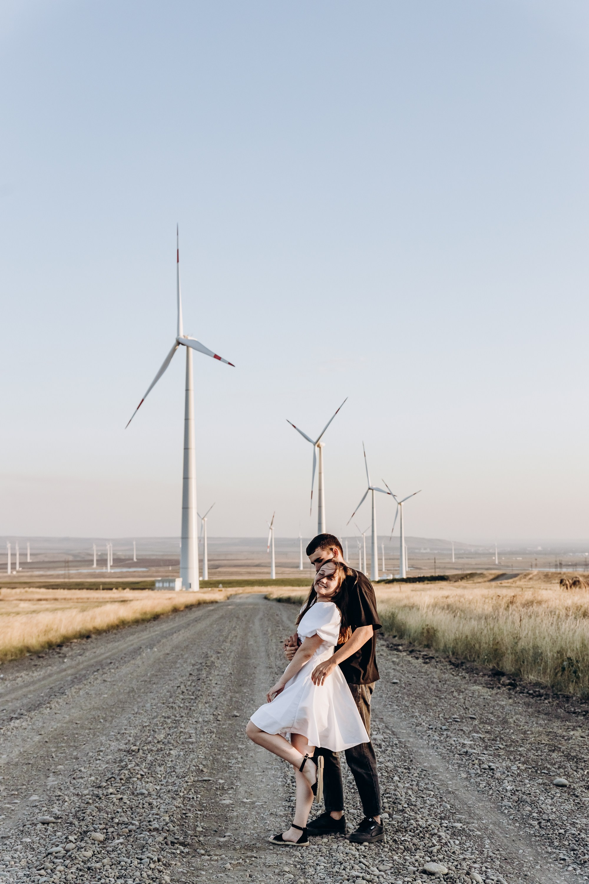 Влага нежности: влюбленные обмениваются взглядами в кафе