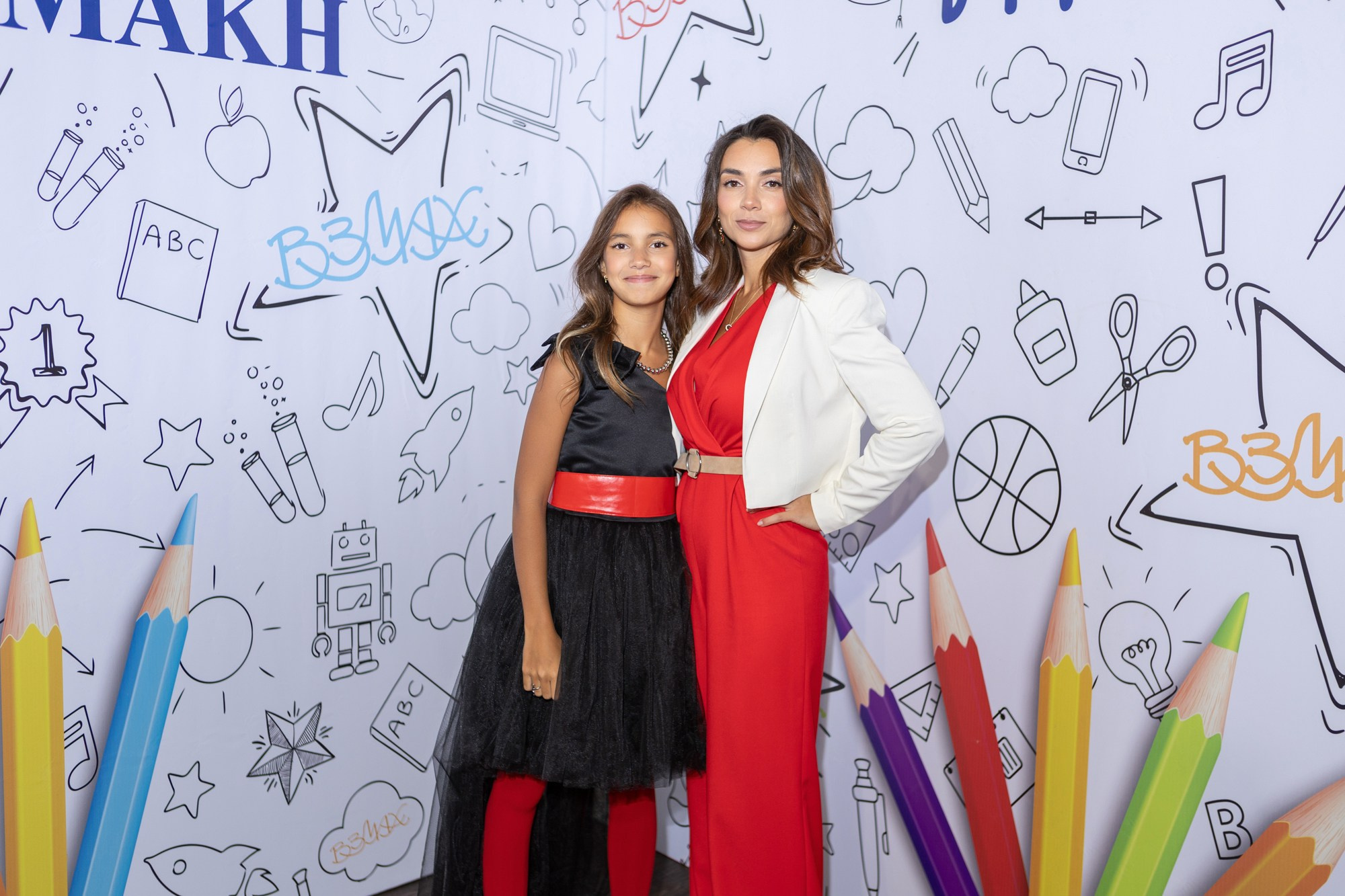 Яркая фотосессия для выпускного 4 класса в ресторане Весенний лофт. Семейный и детский фотограф в СПБ, Пушкин, Колпино, Славянка, Тосно