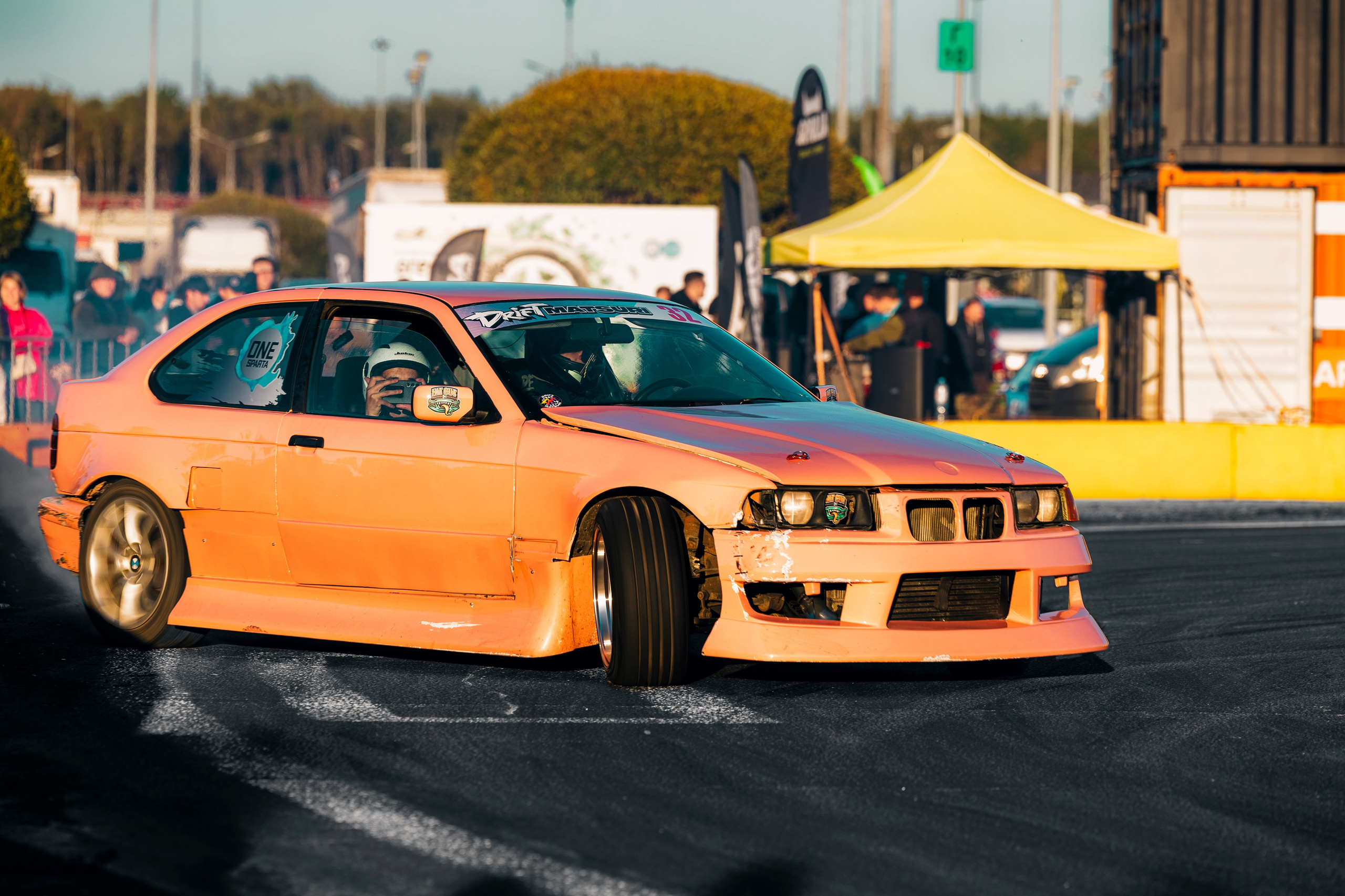 Фотографии закрытия сезона 2025 VibeSide — дрифт и автошоу у МЕГА Дыбенко, Санкт-Петербург