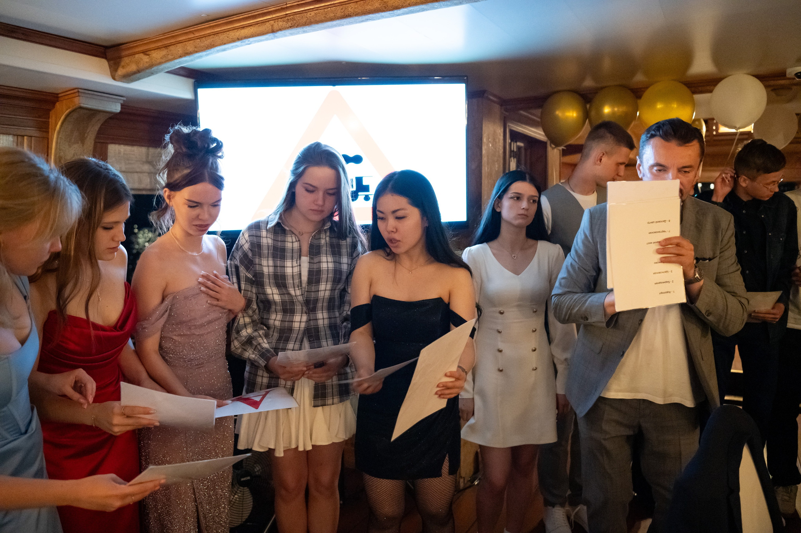 Выпускной вечер 11 класс на теплоходе. Детский и семейный фотограф г. Москва Оксана Катаджи