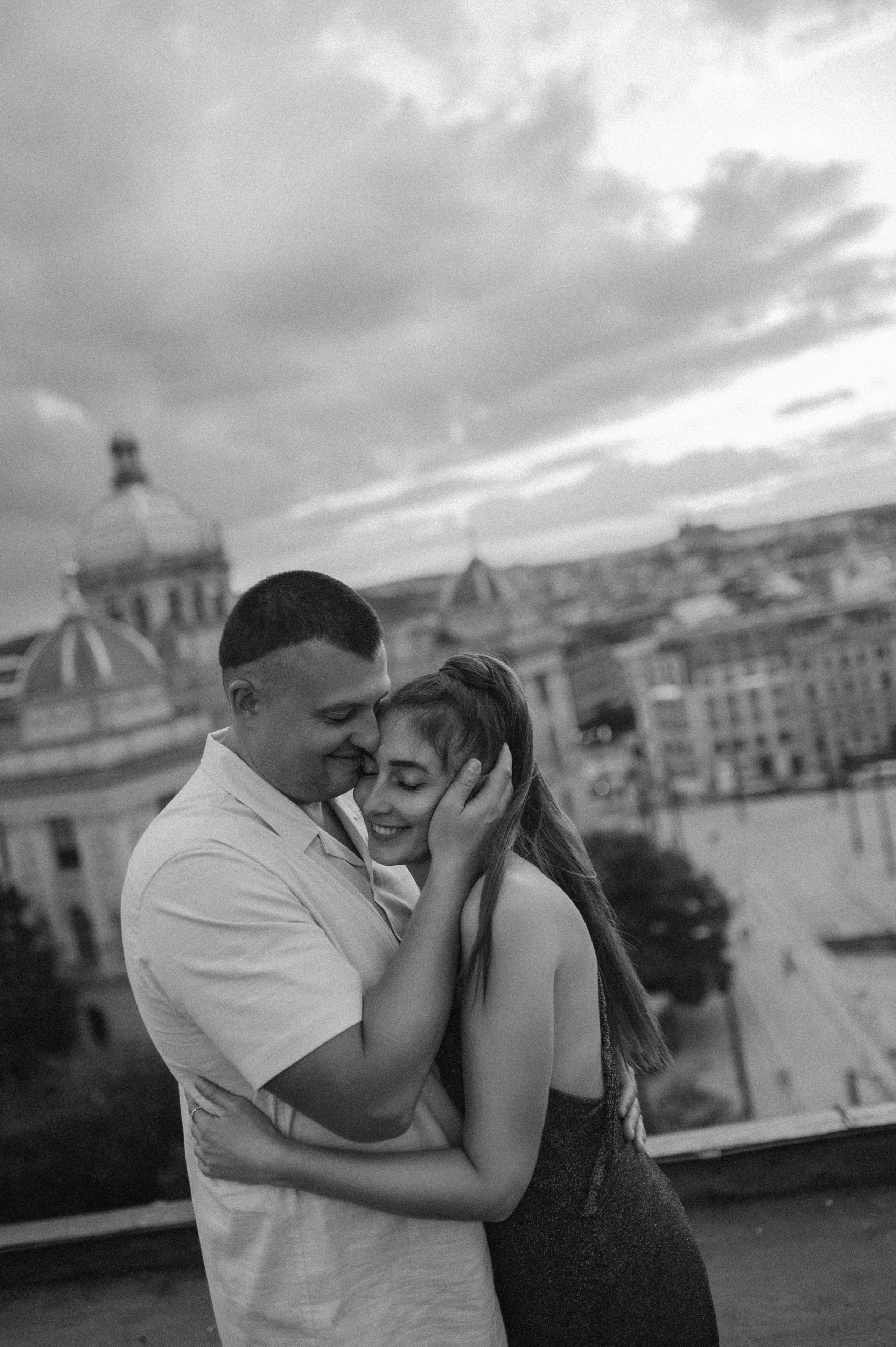 Prague Couple Photoshoot at Sunset. Photographer in Prague Yara Kurkus