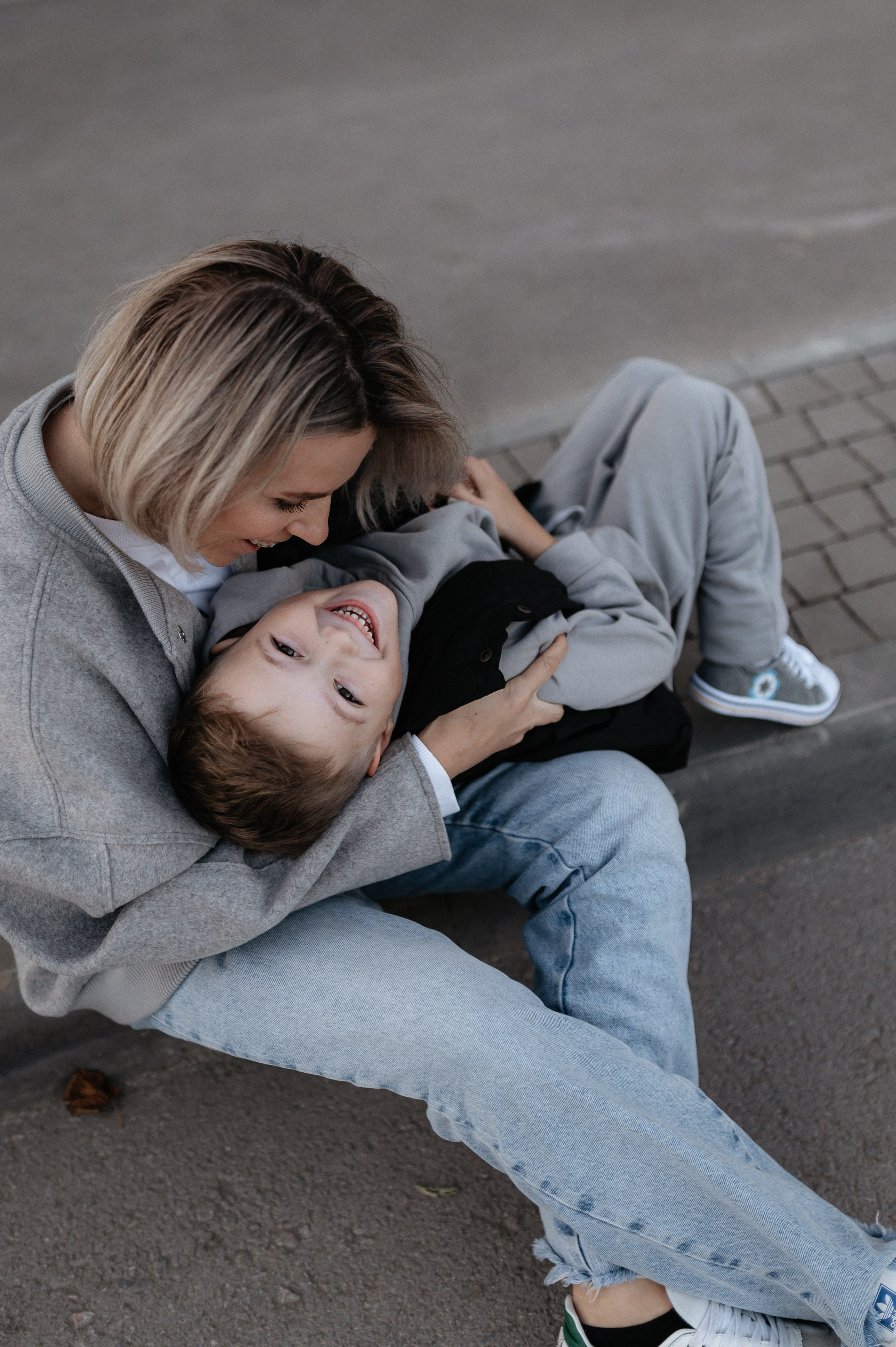 Городская прогулка мамы и сына. Главная