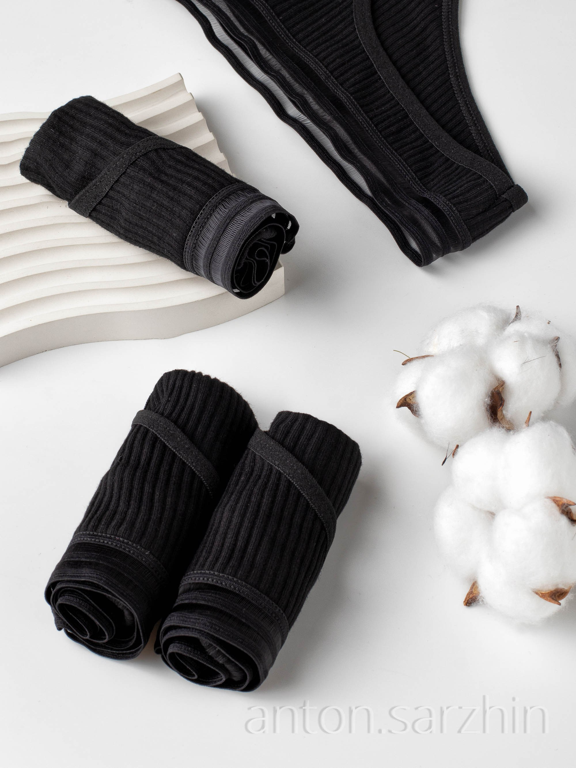 Фотосъемка женских трусов в интерьере