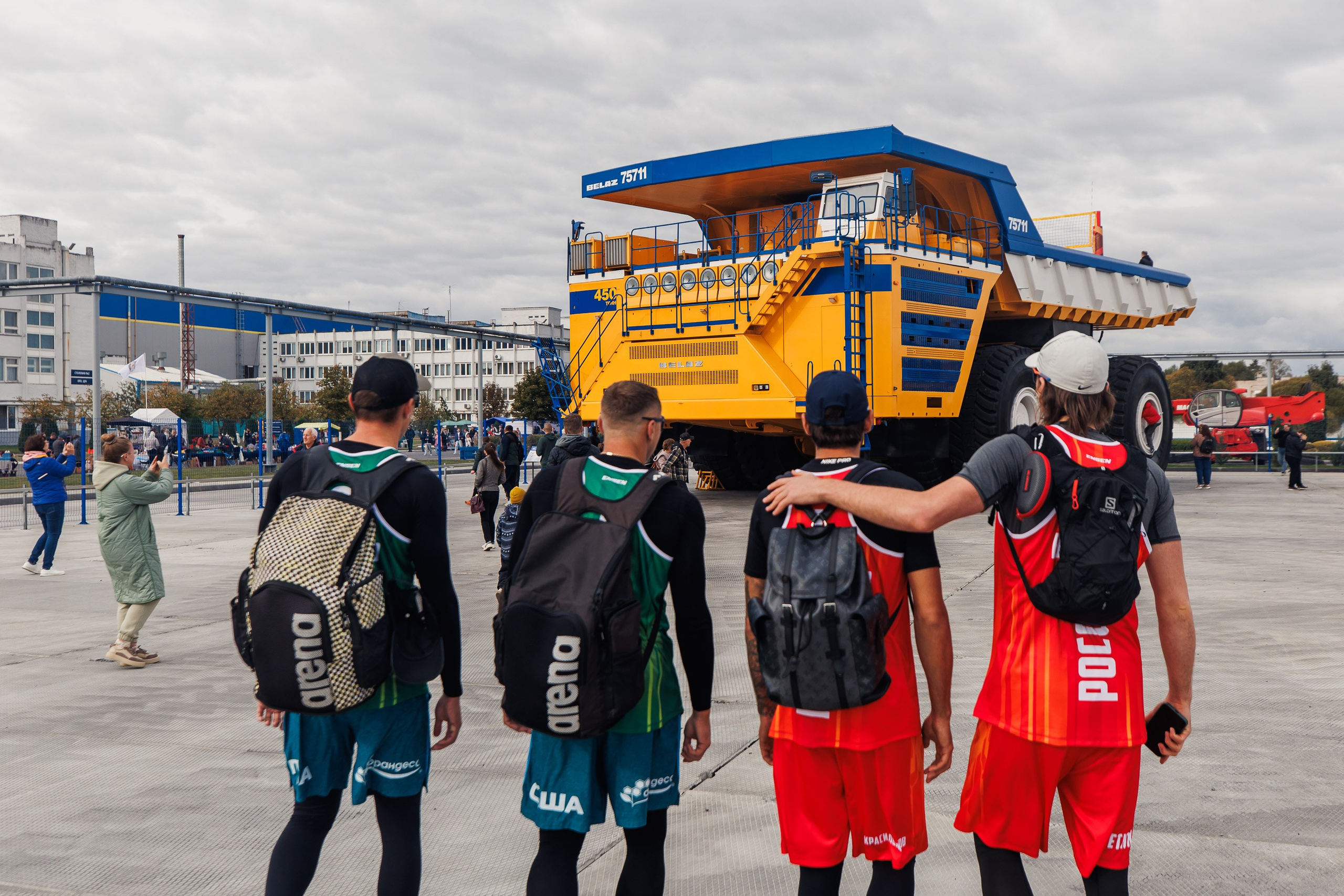 Пляжный волейбол на БелАЗе. Photographer Danil Aykin