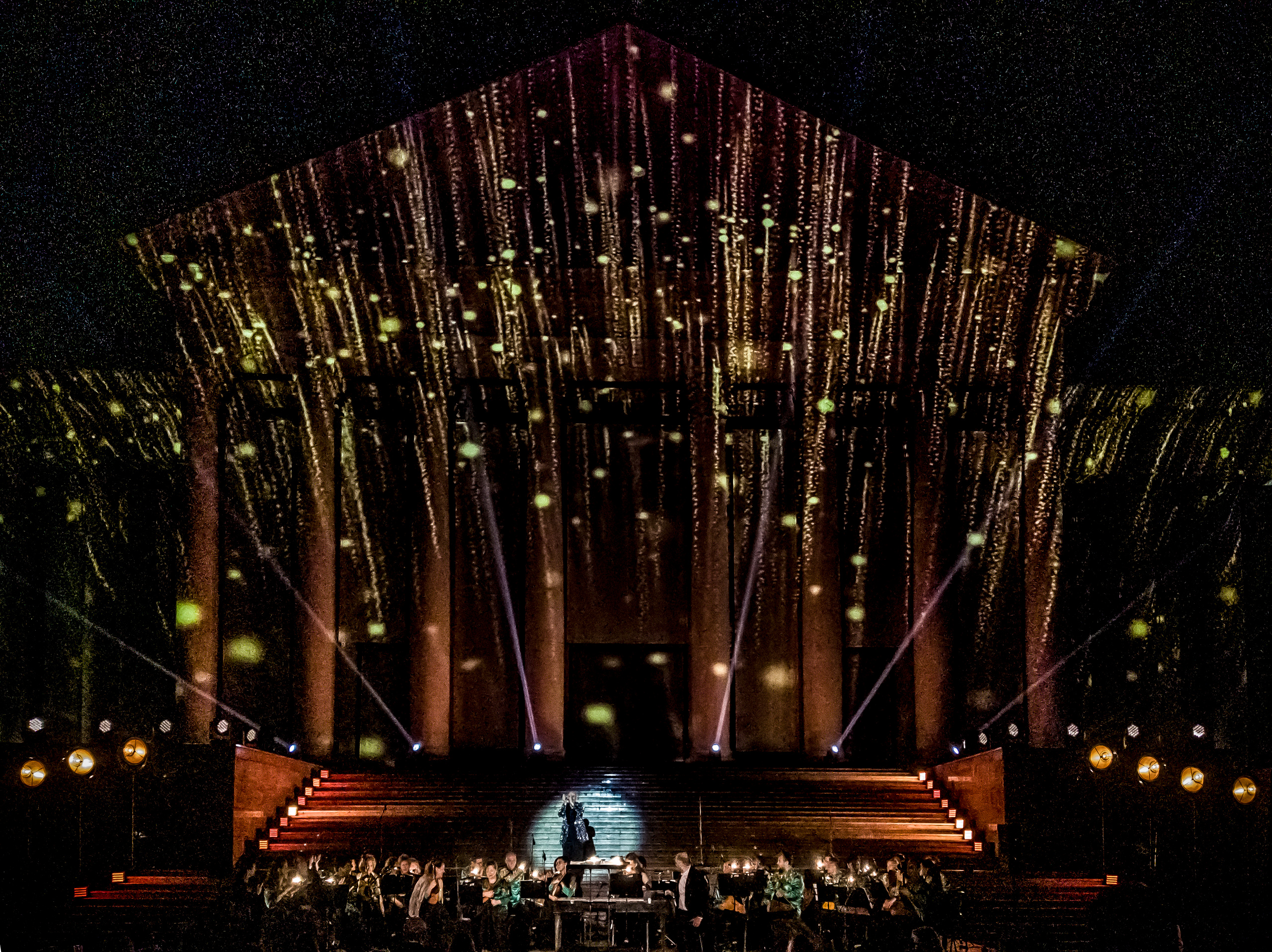 Концерт в день города Сочи на театральной площади Зимний театр. Фотограф в Сочи Юрий Шептаев