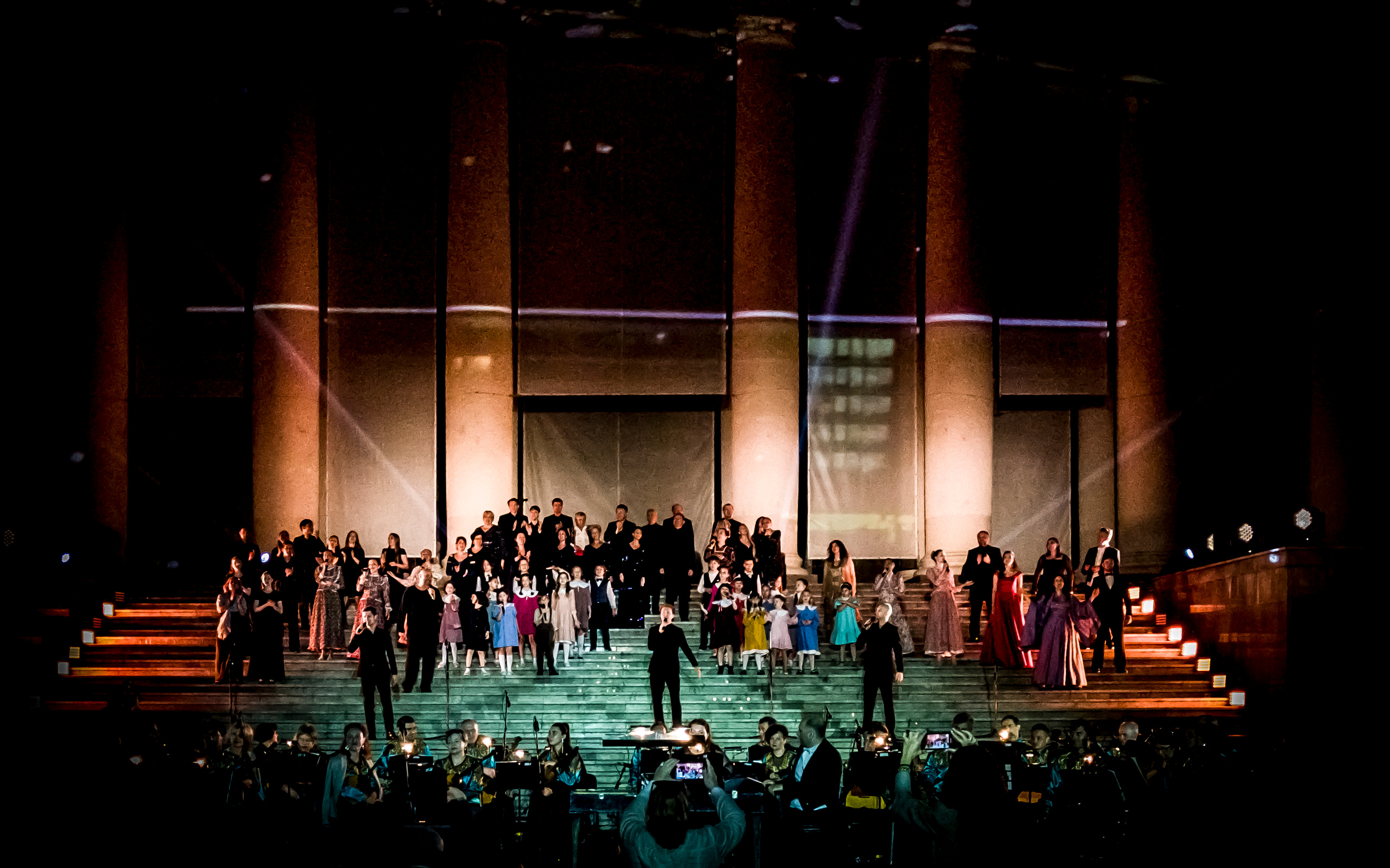 Концерт в день города Сочи на театральной площади Зимний театр. Фотограф в Сочи Юрий Шептаев