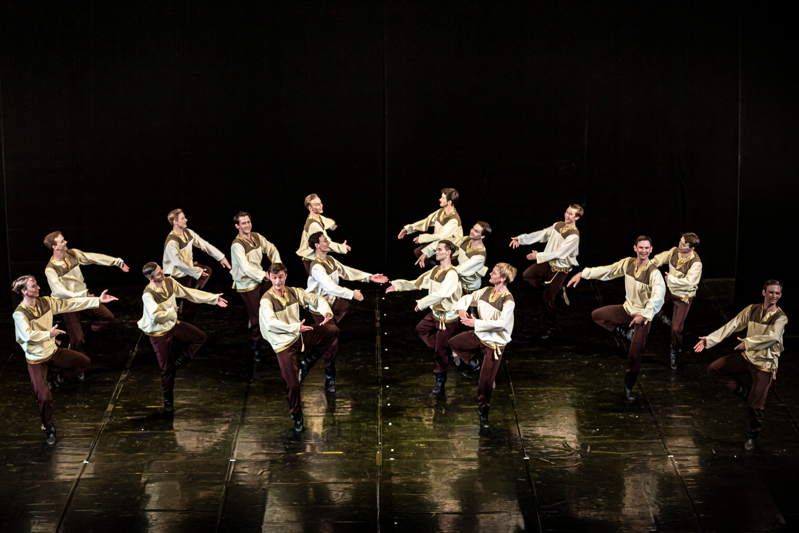 Государственный хореографический ансамбль «БЕРЕЗКА» Зимний театр. Фотограф в Сочи Юрий Шептаев