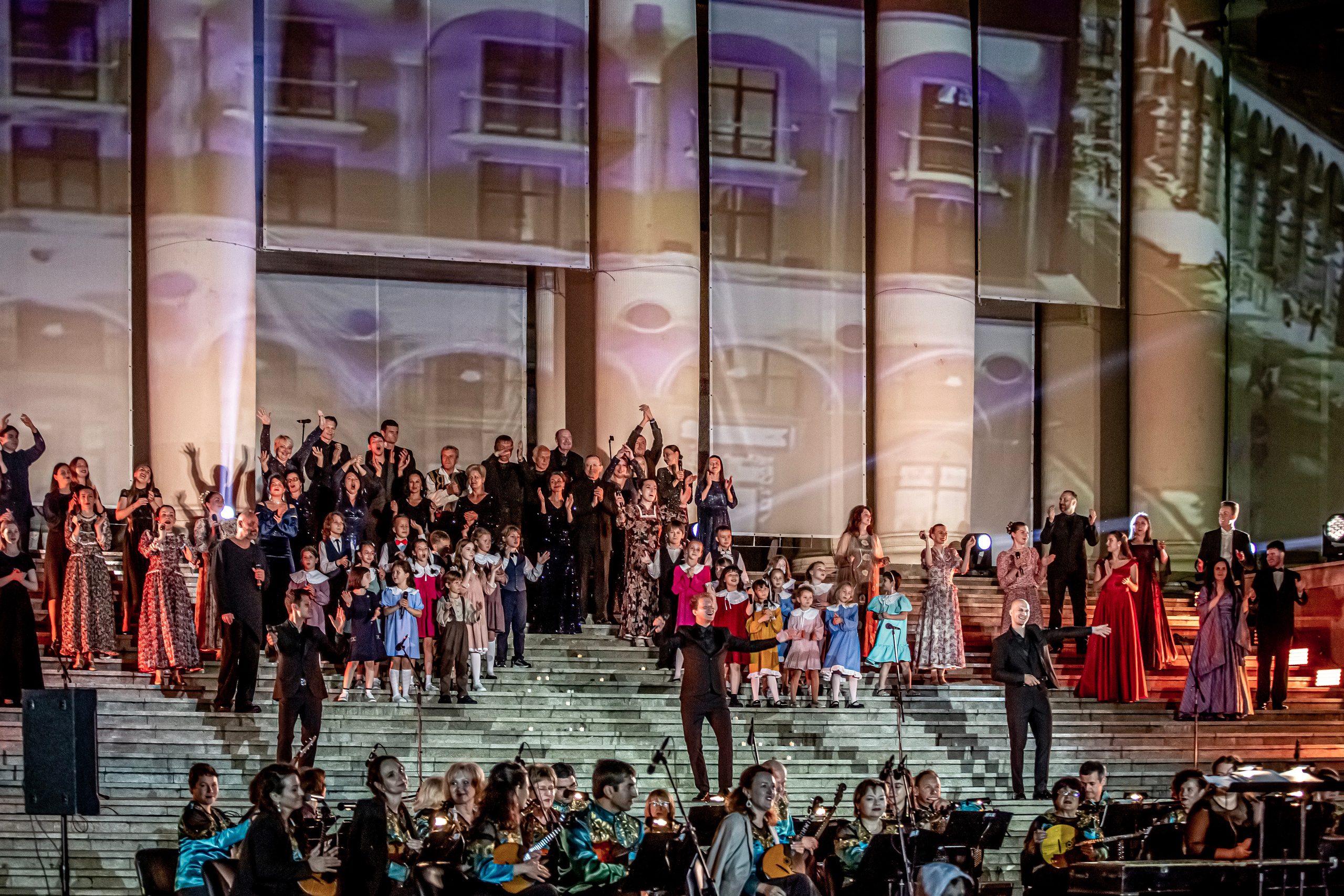 Концерт в день города Сочи на театральной площади Зимний театр. Фотограф в Сочи Юрий Шептаев