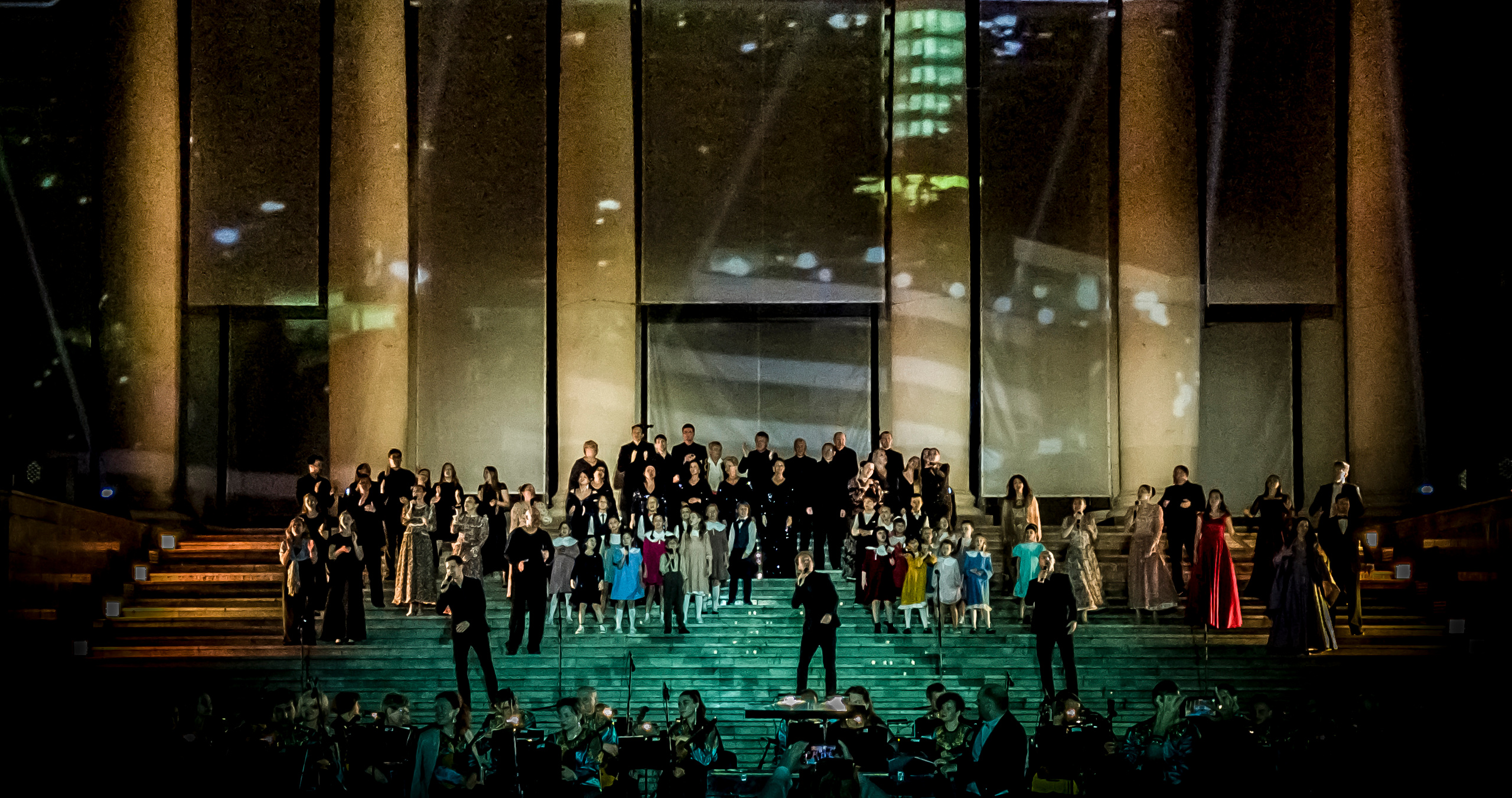 Концерт в день города Сочи на театральной площади Зимний театр. Фотограф в Сочи Юрий Шептаев