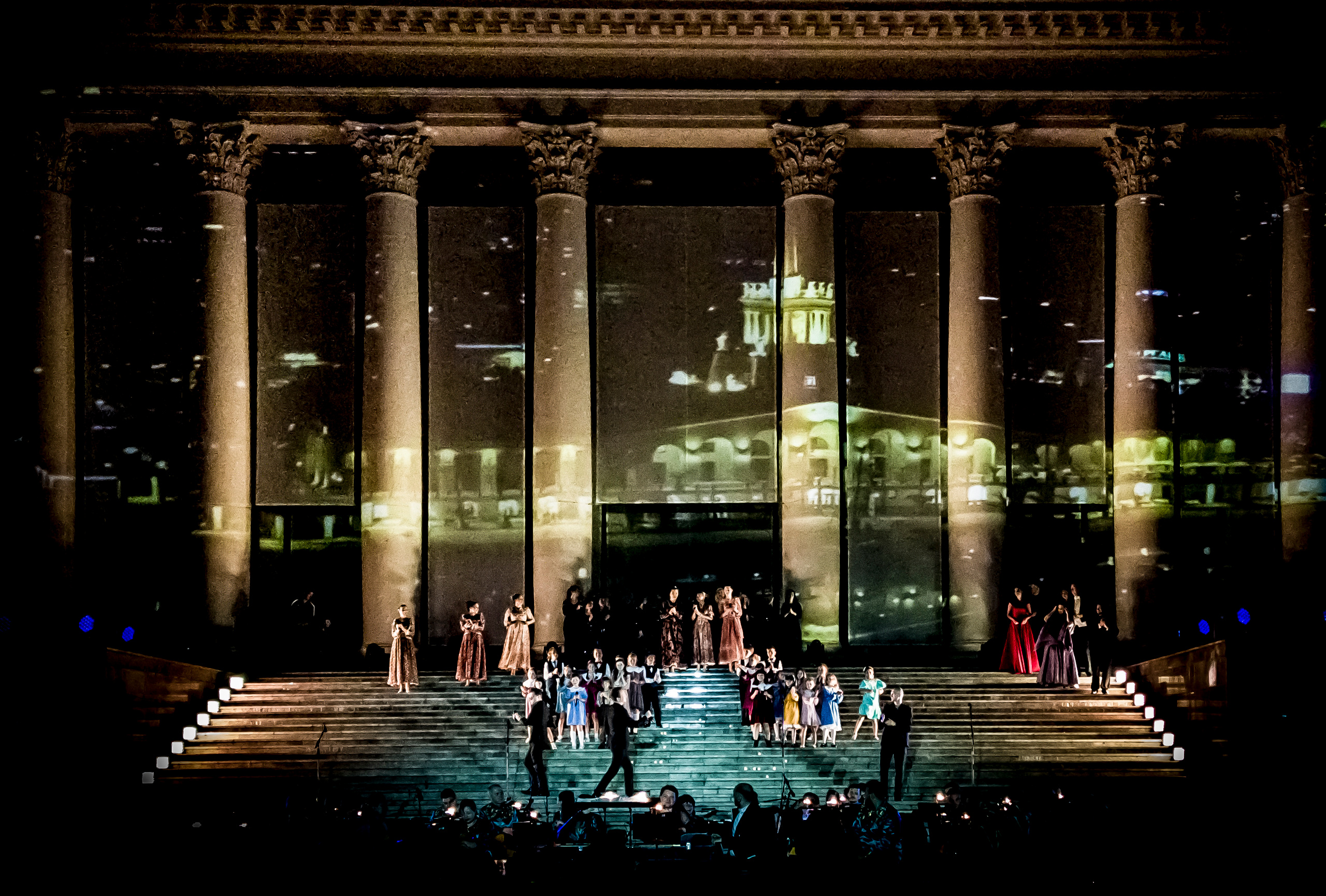 Концерт в день города Сочи на театральной площади Зимний театр. Фотограф в Сочи Юрий Шептаев