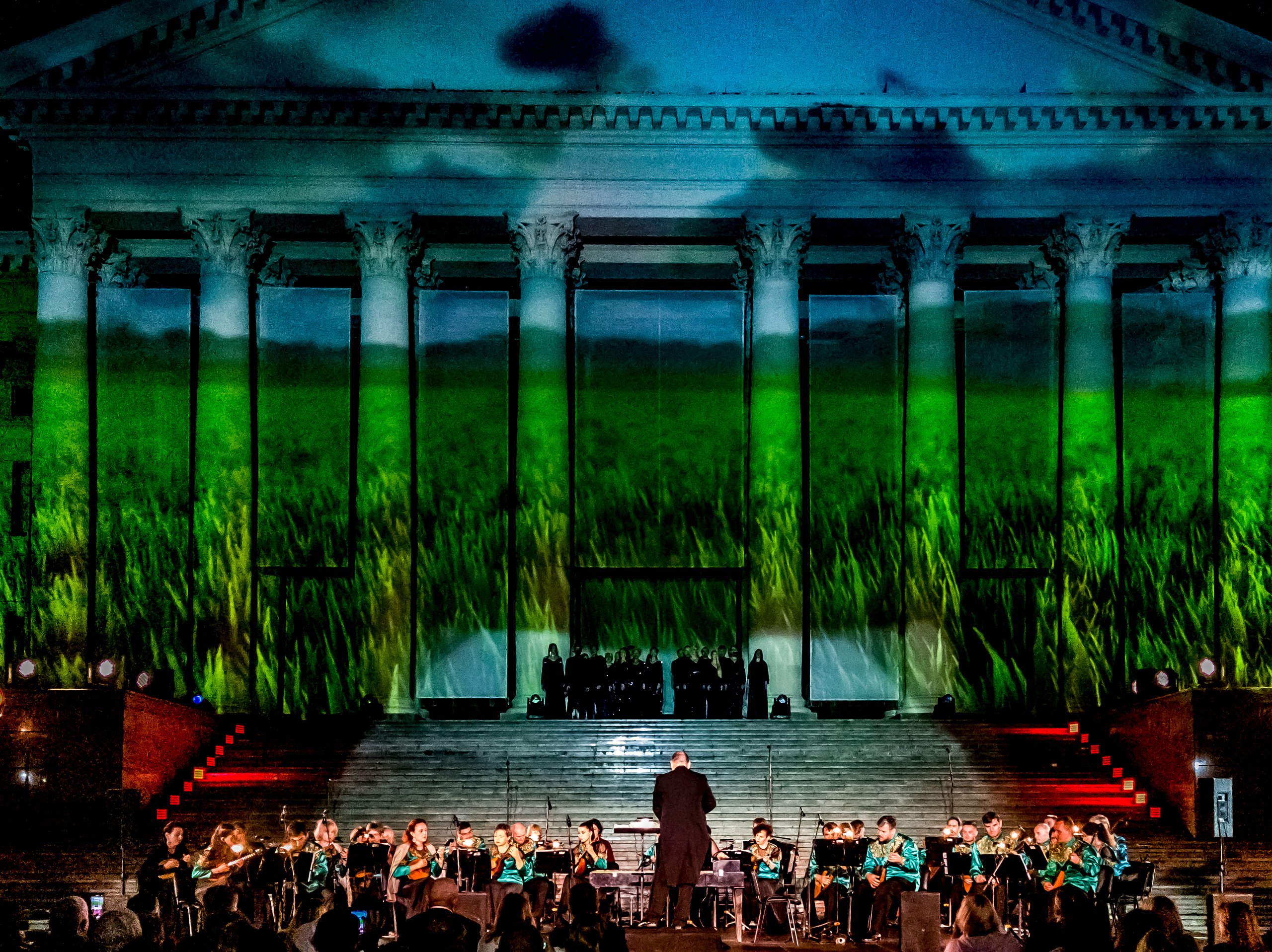 Концерт в день города Сочи на театральной площади Зимний театр. Фотограф в Сочи Юрий Шептаев
