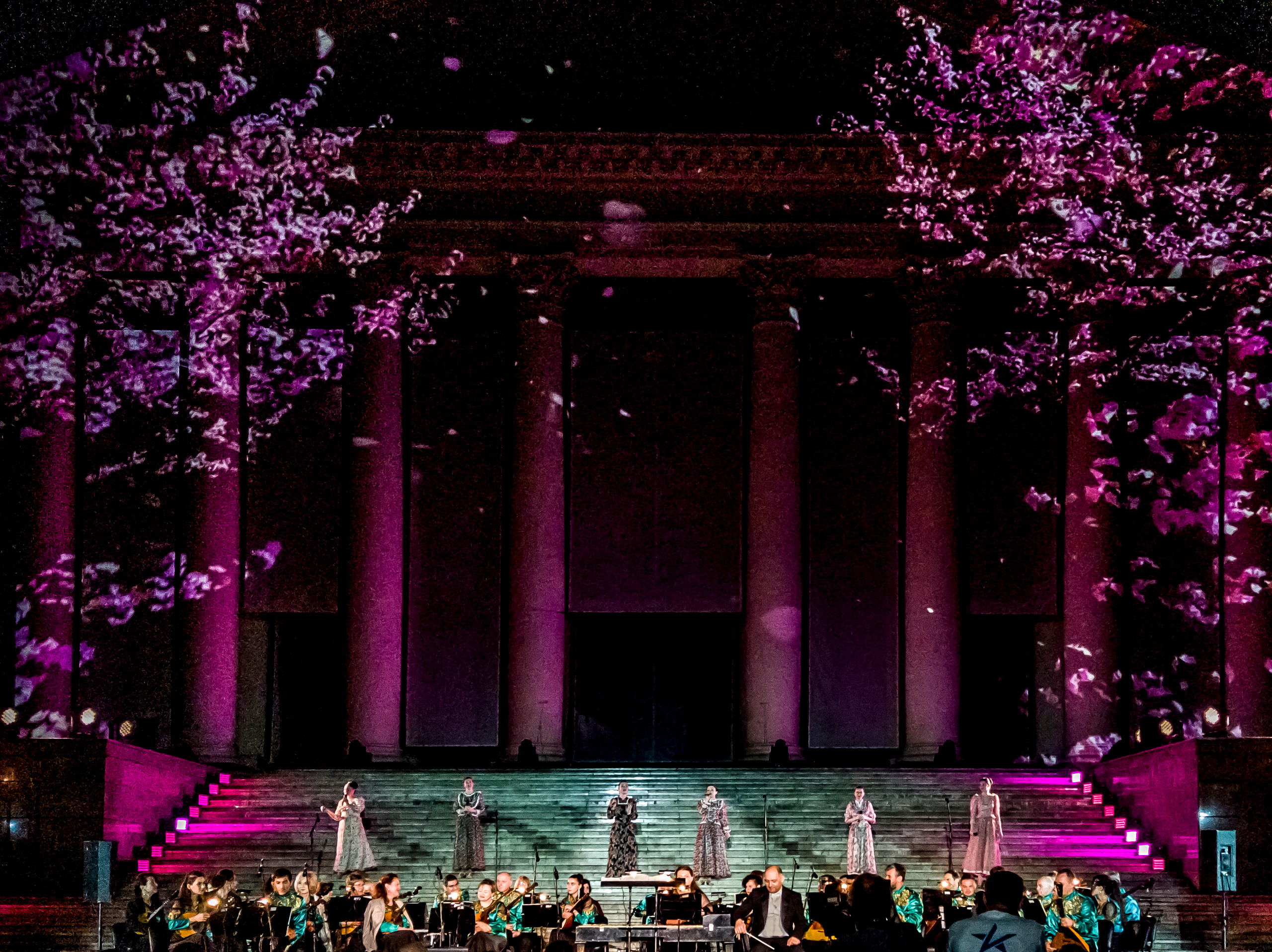 Концерт в день города Сочи на театральной площади Зимний театр. Фотограф в Сочи Юрий Шептаев