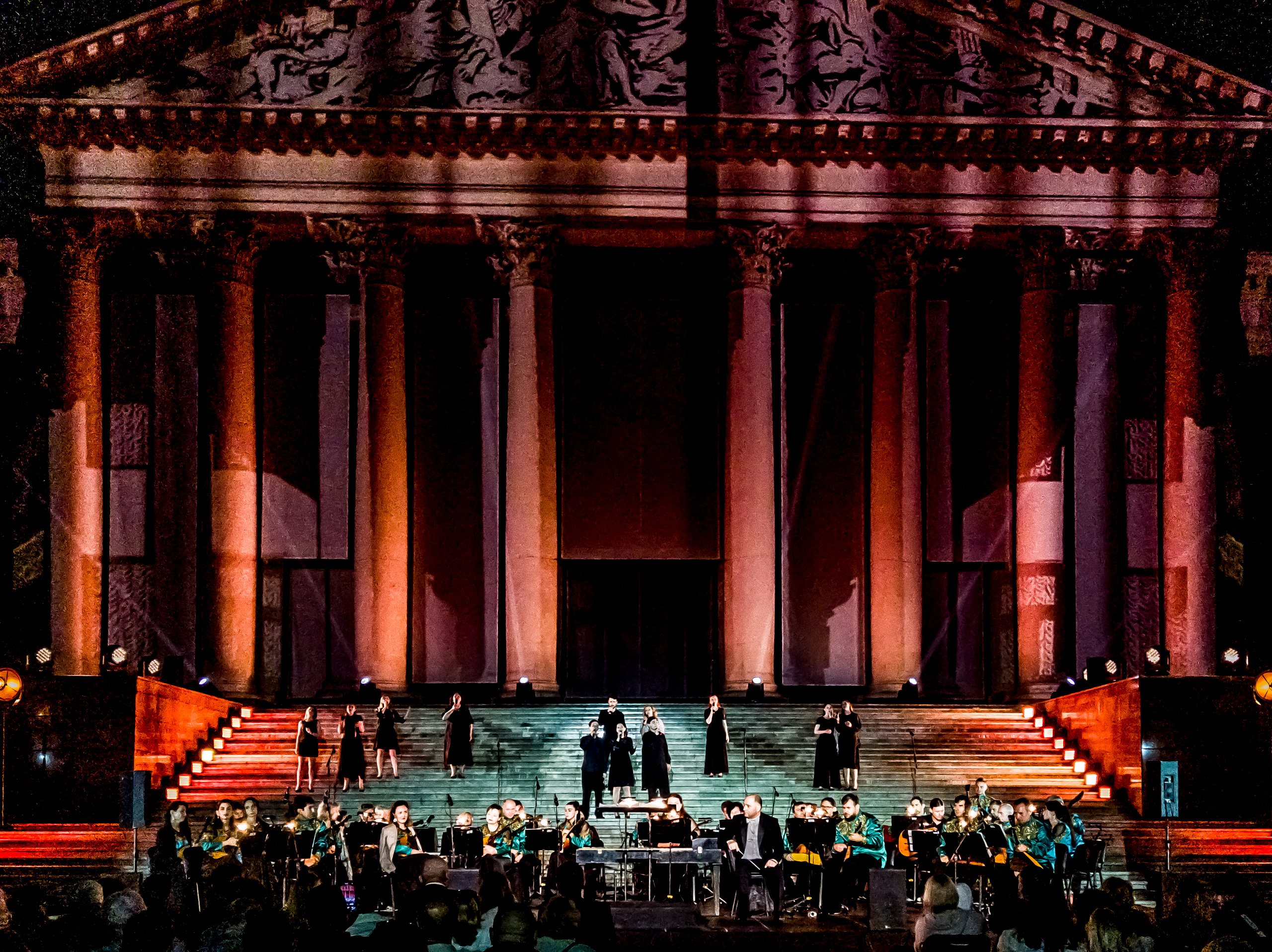 Концерт в день города Сочи на театральной площади Зимний театр. Фотограф в Сочи Юрий Шептаев