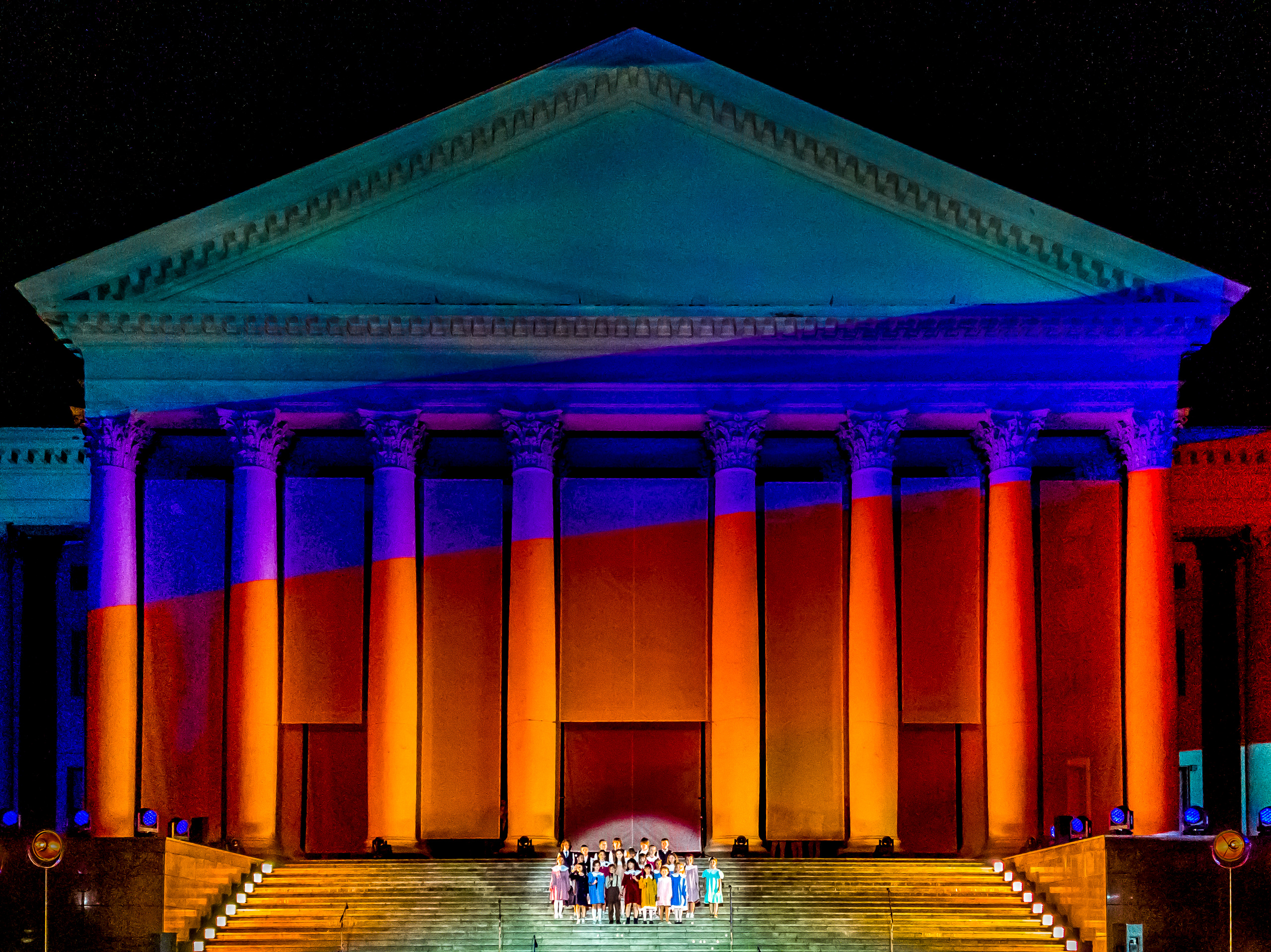 Концерт в день города Сочи на театральной площади Зимний театр. Фотограф в Сочи Юрий Шептаев