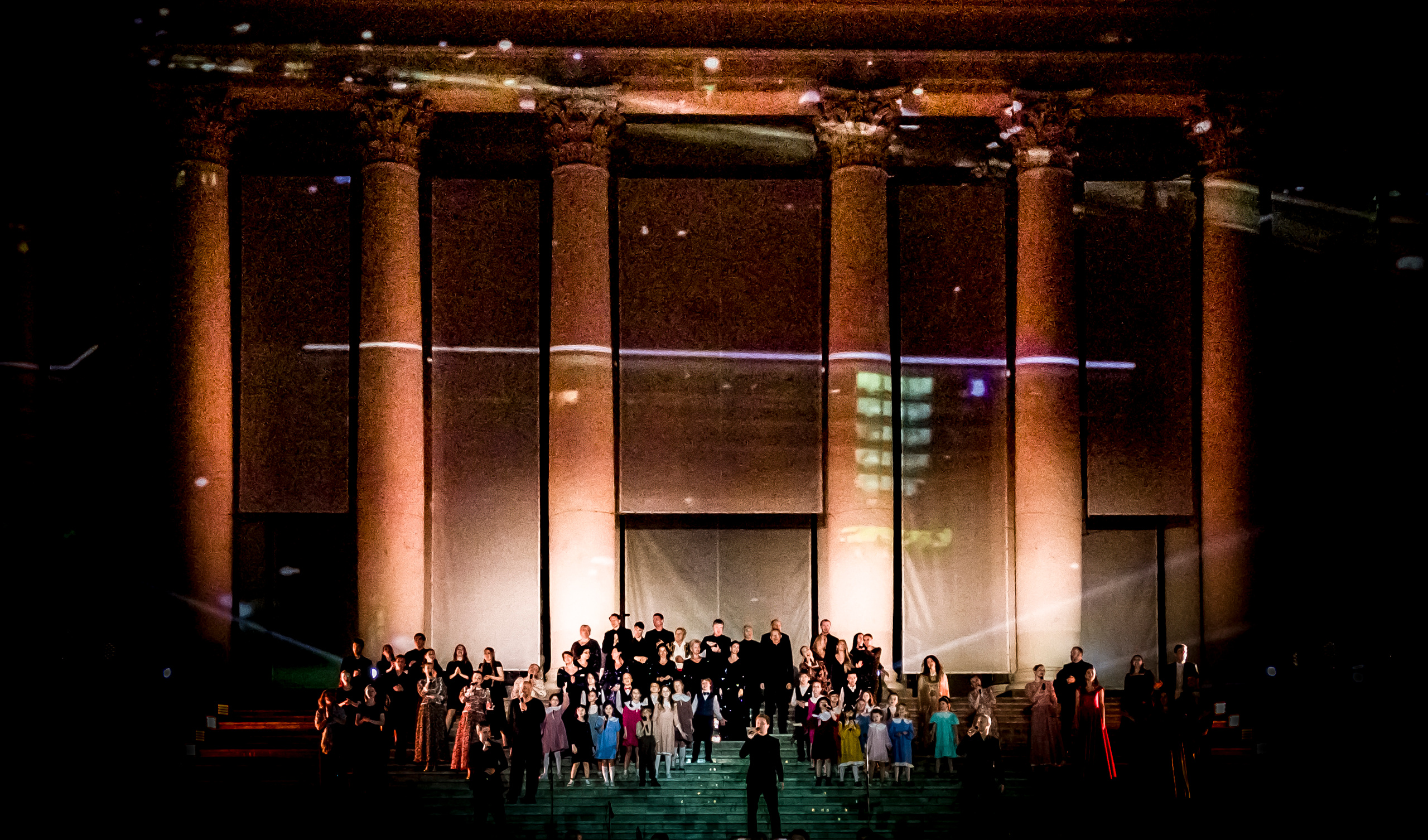 Концерт в день города Сочи на театральной площади Зимний театр. Фотограф в Сочи Юрий Шептаев