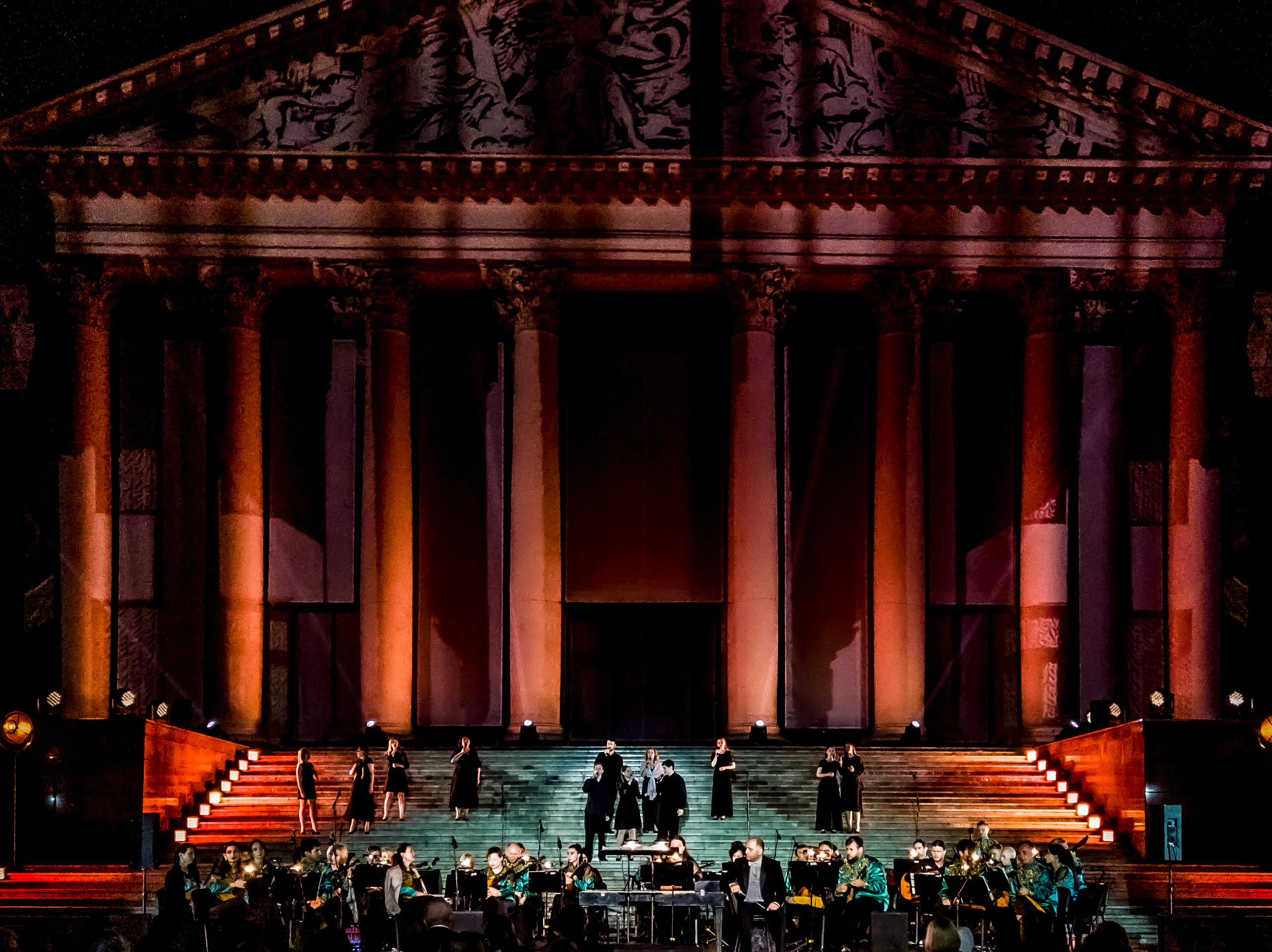 Концерт в день города Сочи на театральной площади Зимний театр. Фотограф в Сочи Юрий Шептаев