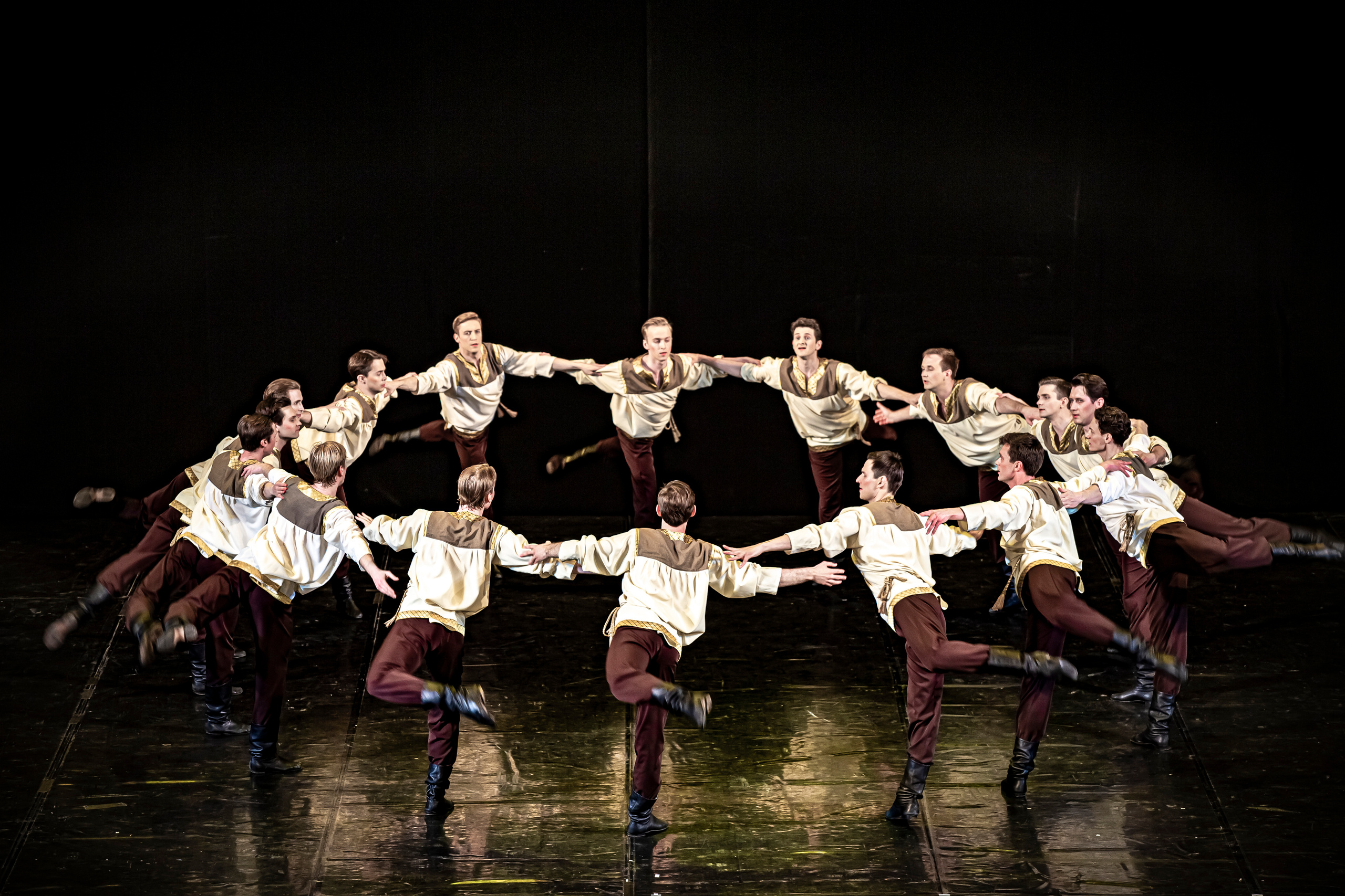 Государственный хореографический ансамбль «БЕРЕЗКА» Зимний театр. Фотограф в Сочи Юрий Шептаев