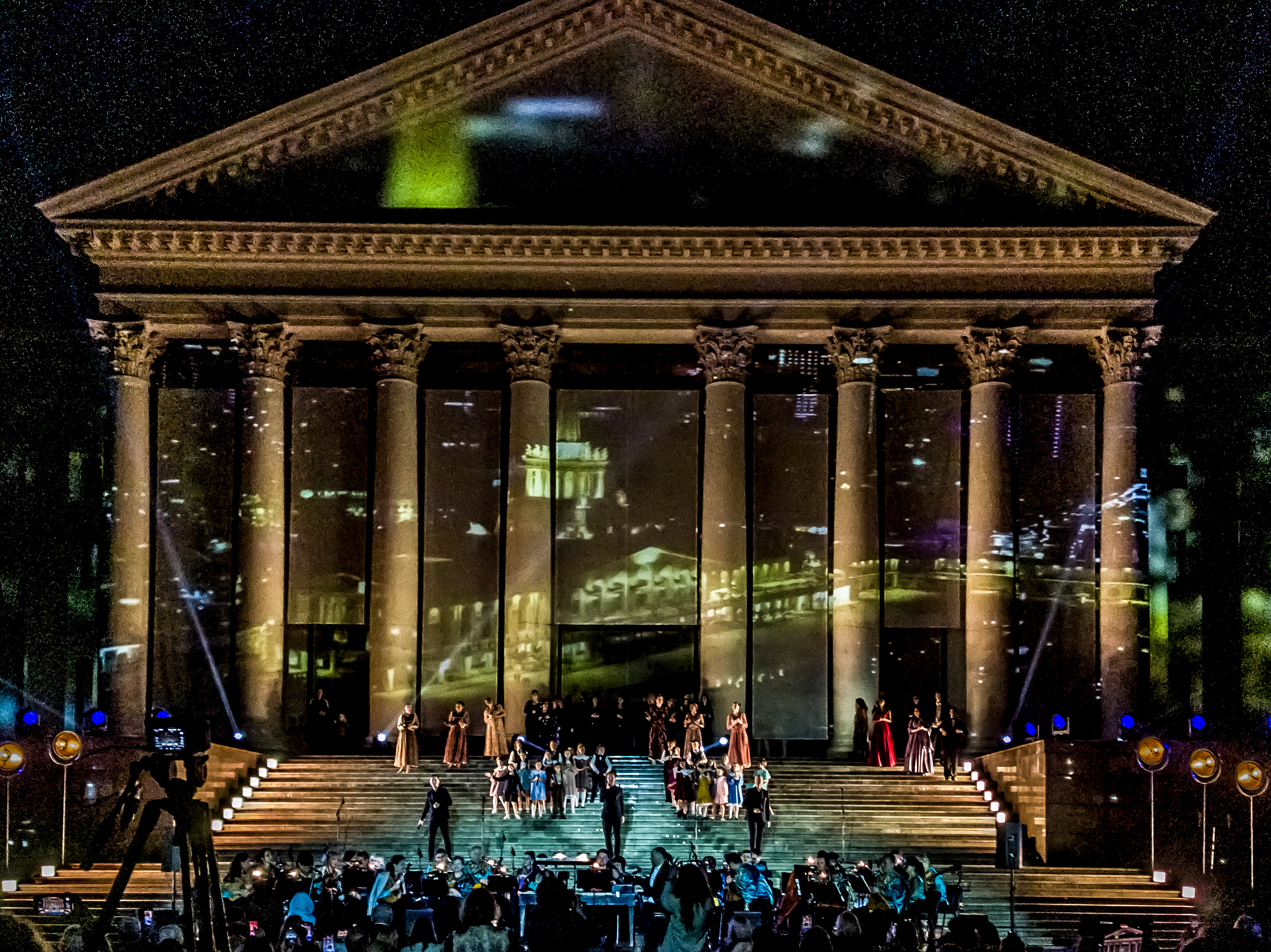 Концерт в день города Сочи на театральной площади Зимний театр. Фотограф в Сочи Юрий Шептаев