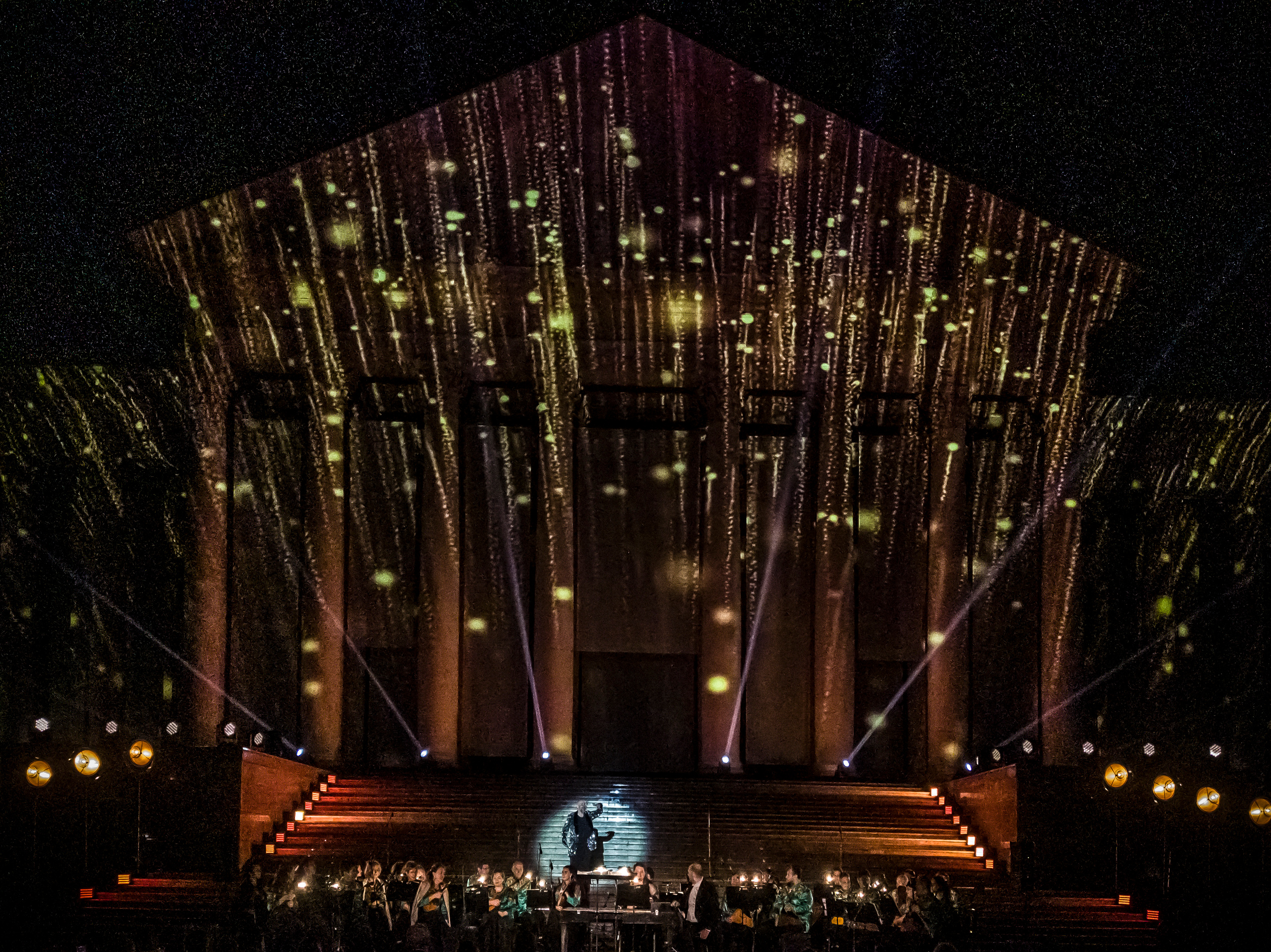 Концерт в день города Сочи на театральной площади Зимний театр. Фотограф в Сочи Юрий Шептаев