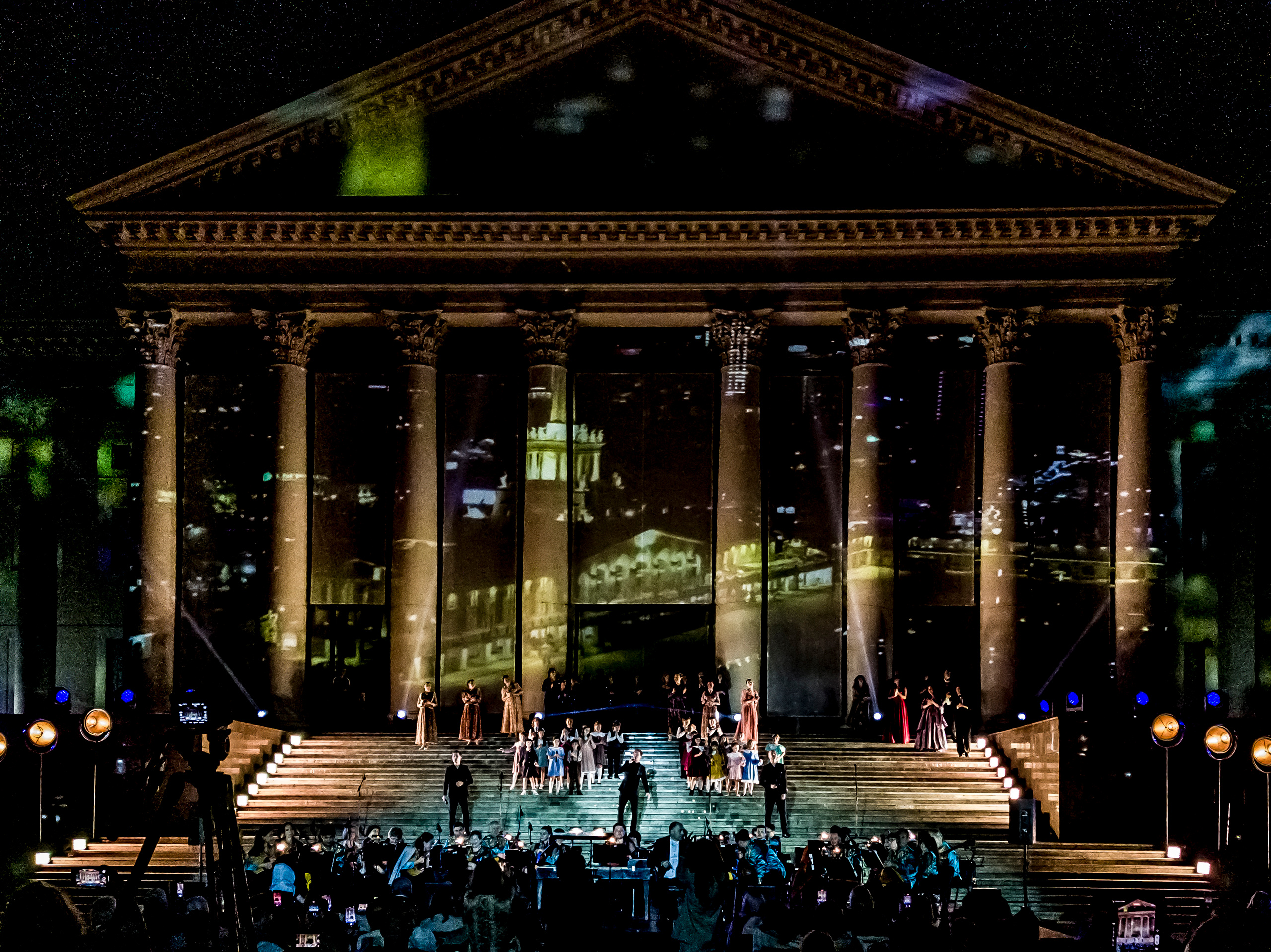 Концерт в день города Сочи на театральной площади Зимний театр. Фотограф в Сочи Юрий Шептаев