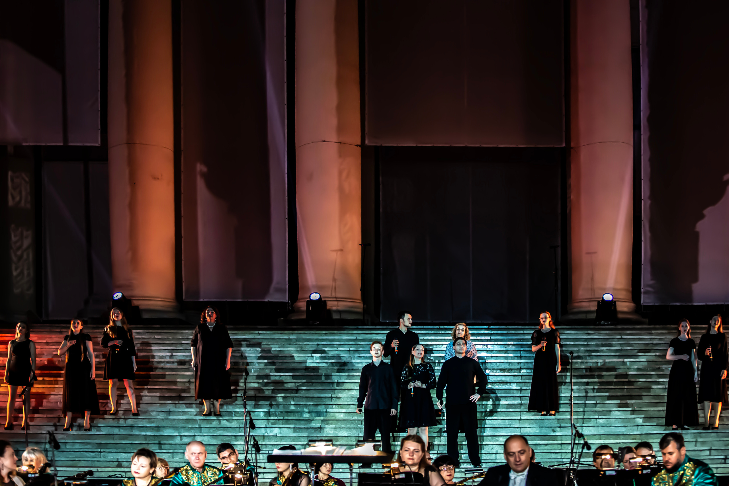 Концерт в день города Сочи на театральной площади Зимний театр. Фотограф в Сочи Юрий Шептаев