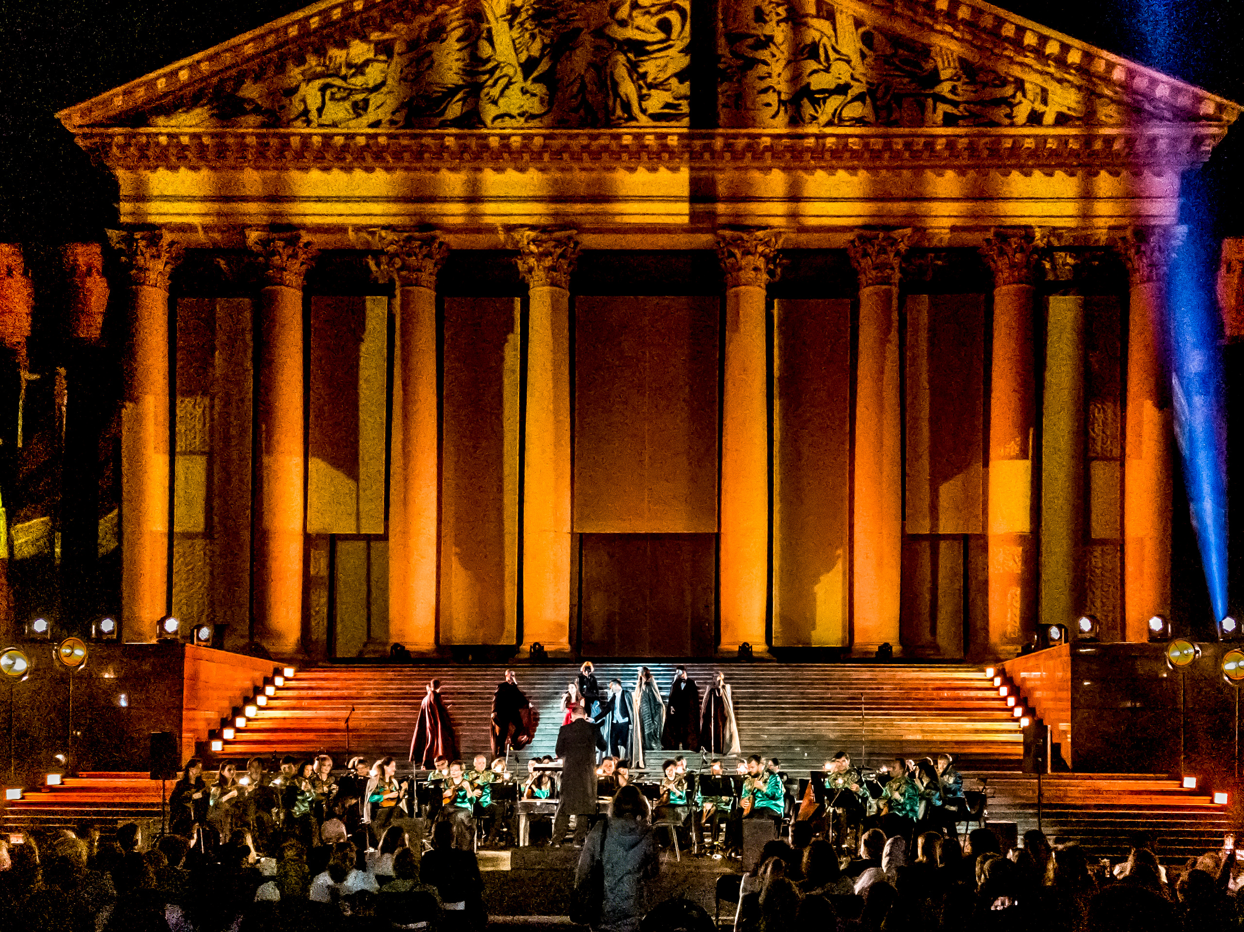 Концерт в день города Сочи на театральной площади Зимний театр. Фотограф в Сочи Юрий Шептаев
