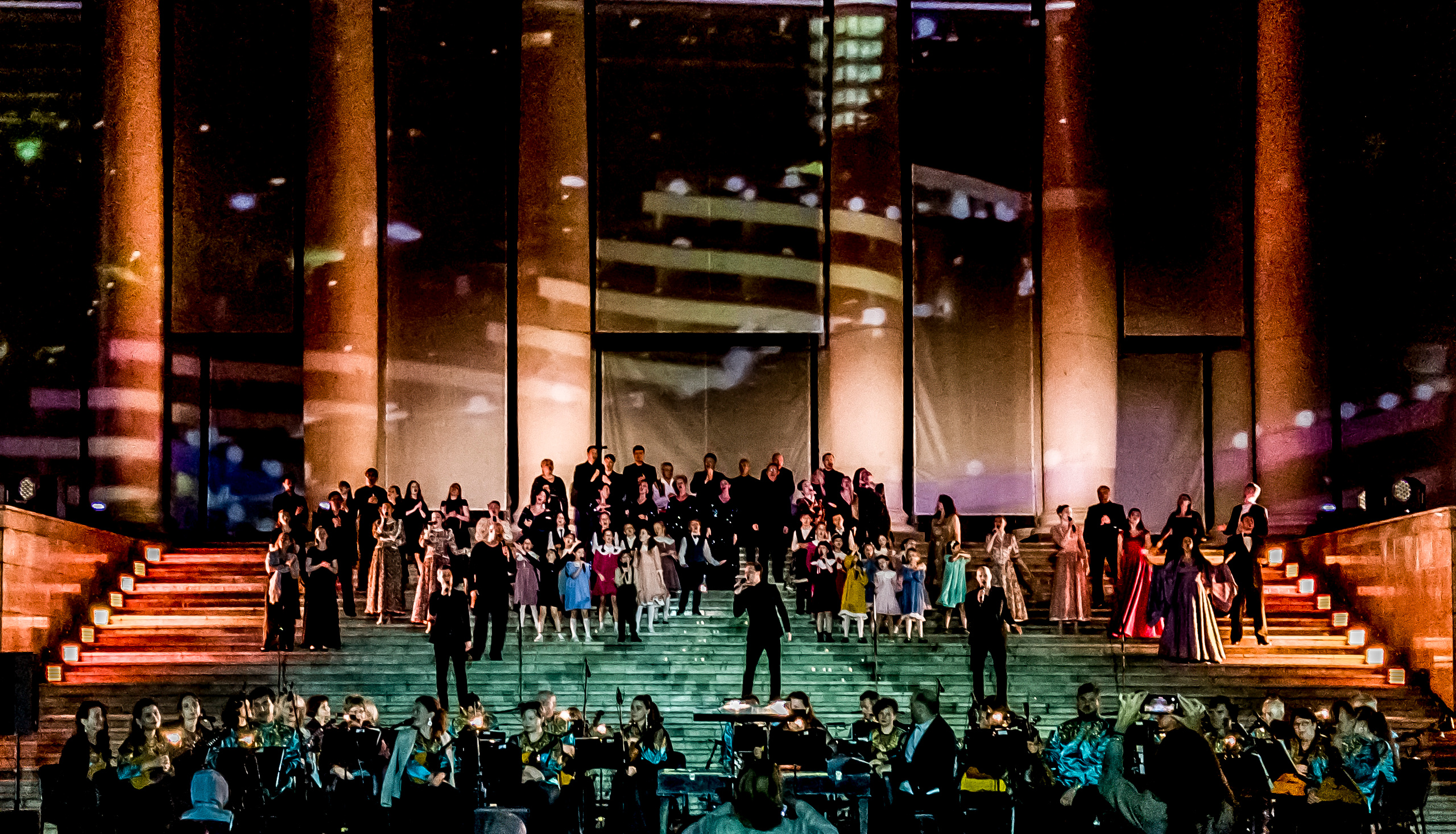 Концерт в день города Сочи на театральной площади Зимний театр. Фотограф в Сочи Юрий Шептаев